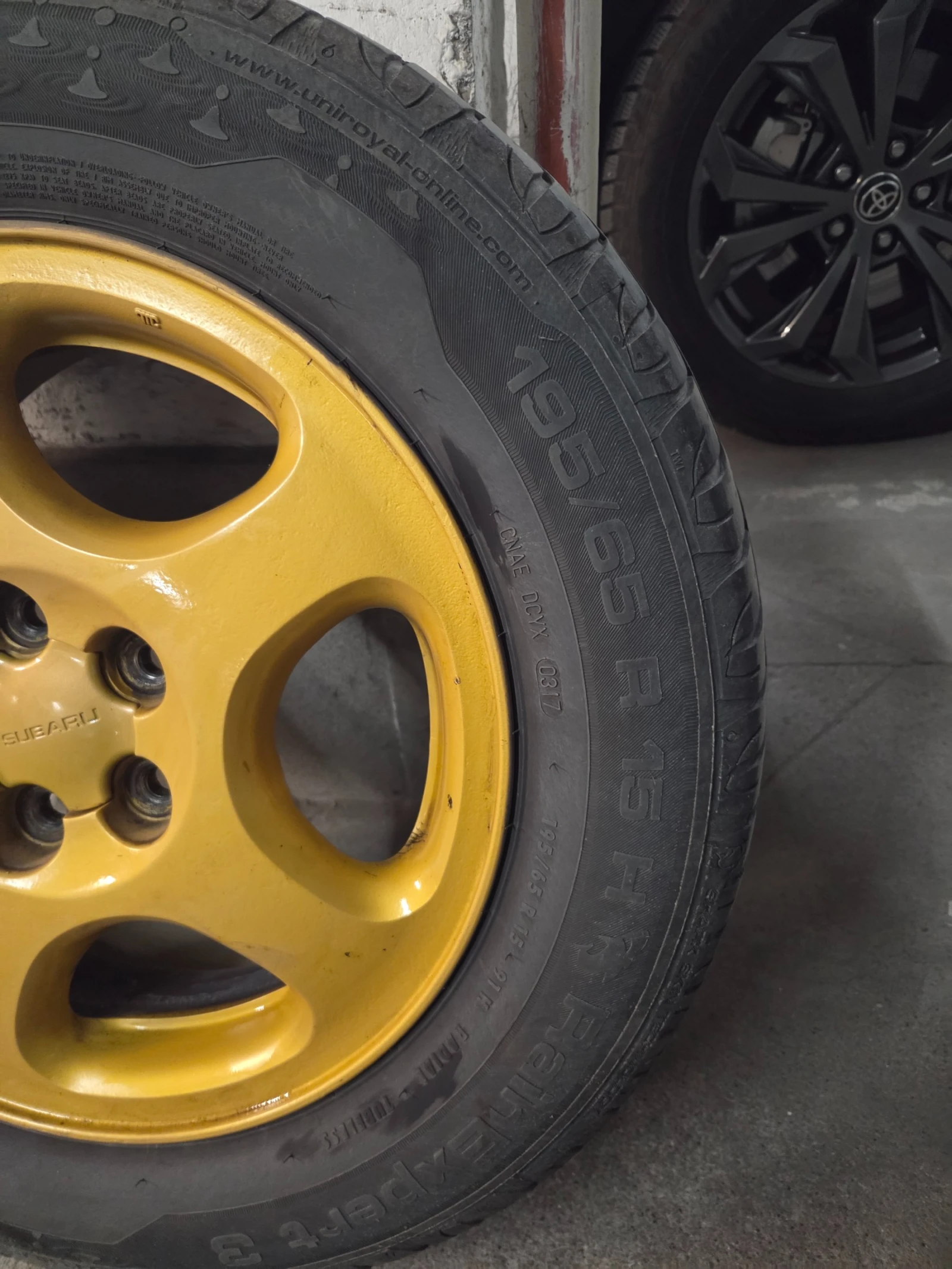 Гуми с джанти Uniroyal 195/65R15, снимка 2 - Гуми и джанти - 54337819