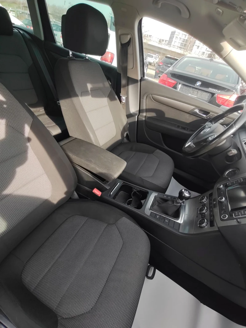 VW Passat 1.6 TDI , снимка 14 - Автомобили и джипове - 52836974