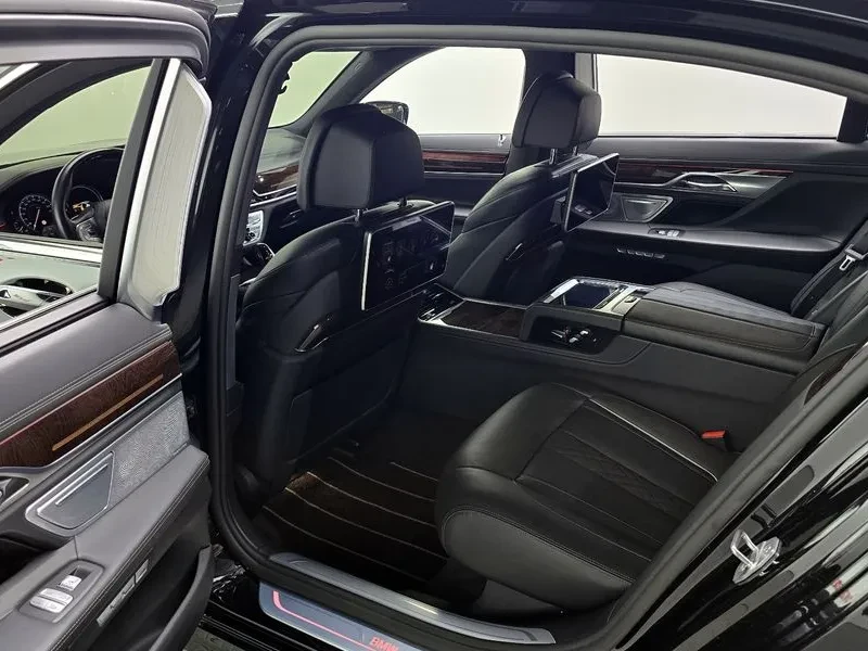 BMW 750 Li xDrive Prestige, снимка 11 - Автомобили и джипове - 55699123