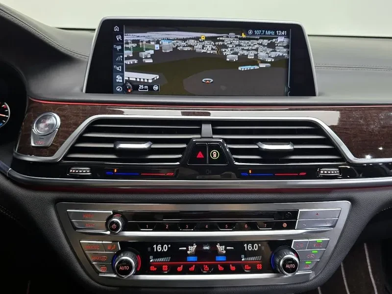 BMW 750 Li xDrive Prestige, снимка 14 - Автомобили и джипове - 55699123