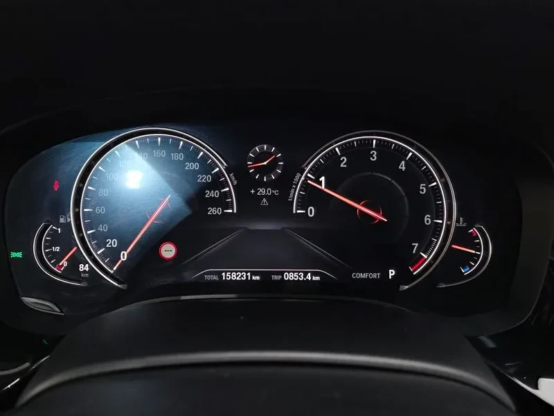 BMW 520 LUXURY G30, снимка 8 - Автомобили и джипове - 55789994