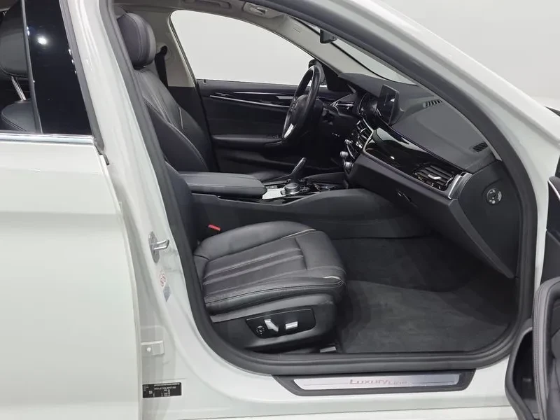 BMW 520 LUXURY G30, снимка 11 - Автомобили и джипове - 55789994