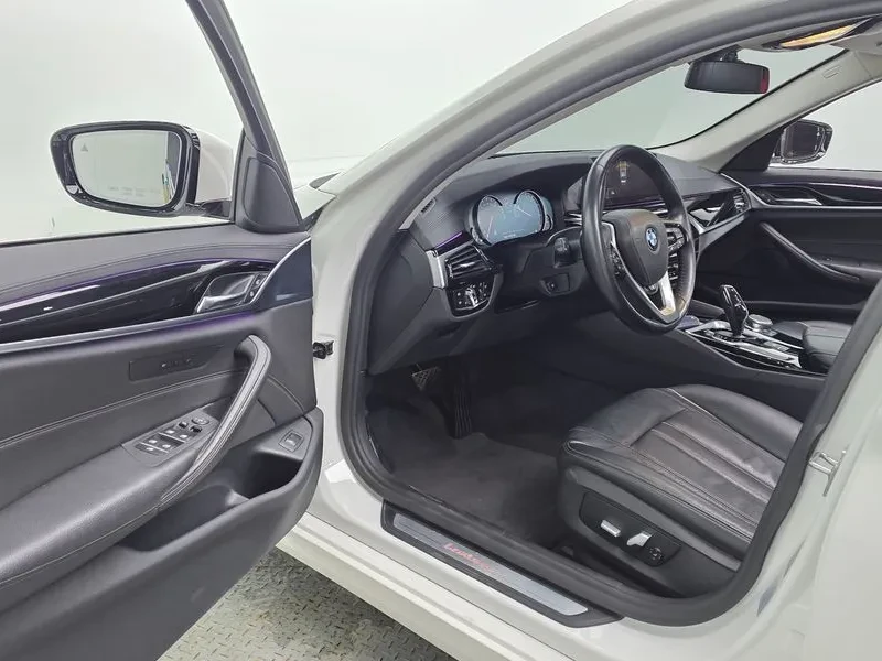 BMW 520 LUXURY G30, снимка 10 - Автомобили и джипове - 55789994