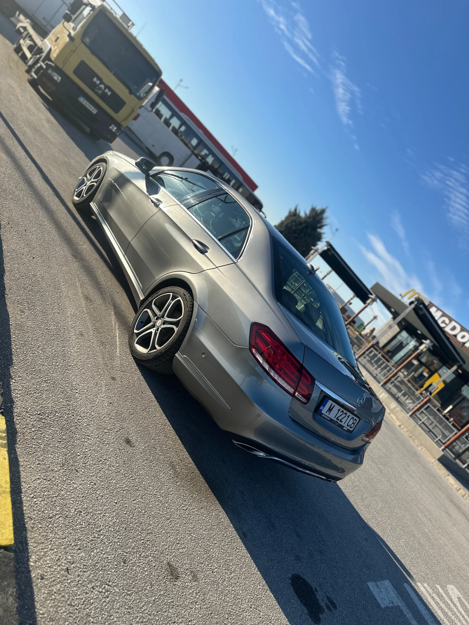 Mercedes-Benz E 300  - изображение 4