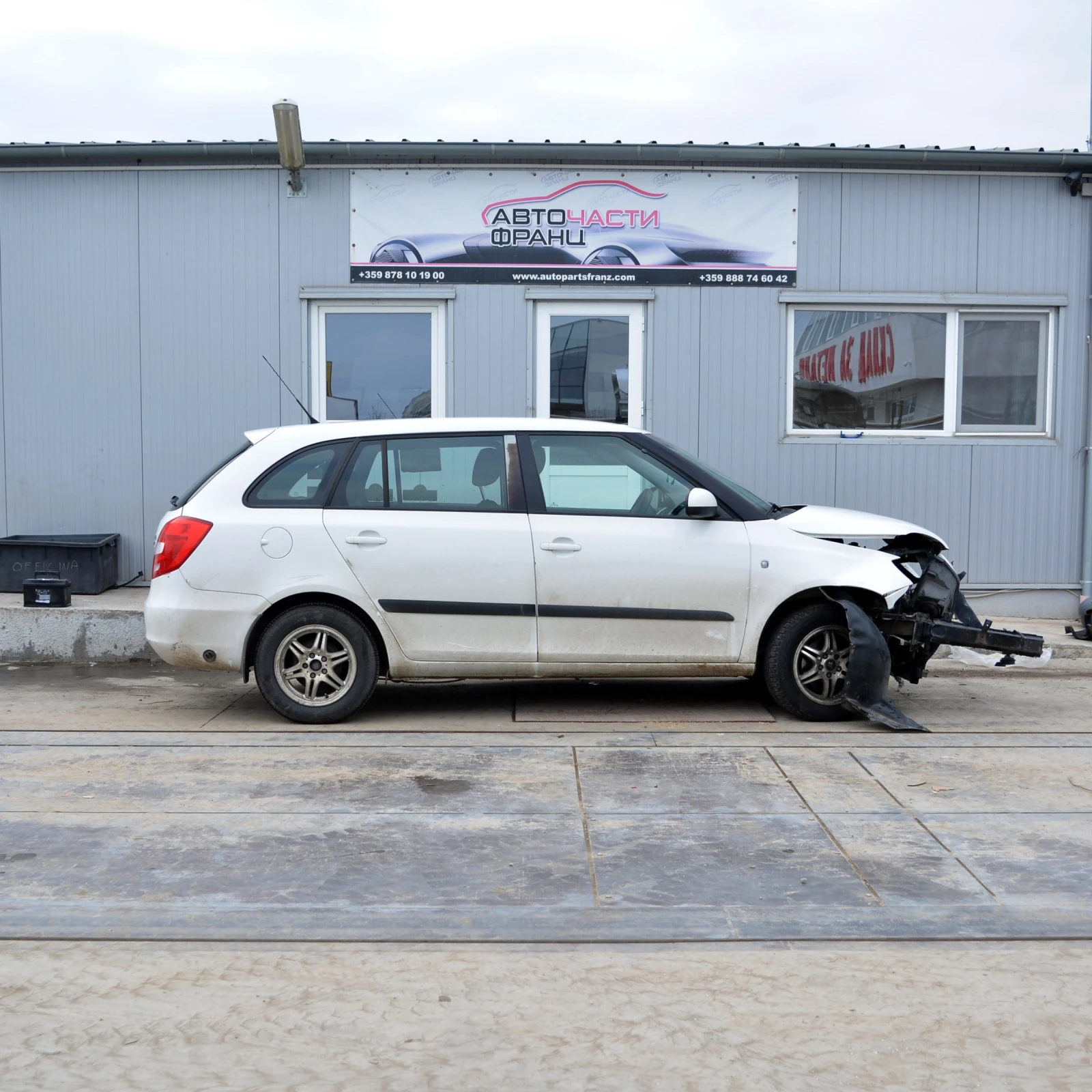 Skoda Fabia 1.6 i, снимка 2 - Автомобили и джипове - 53795241