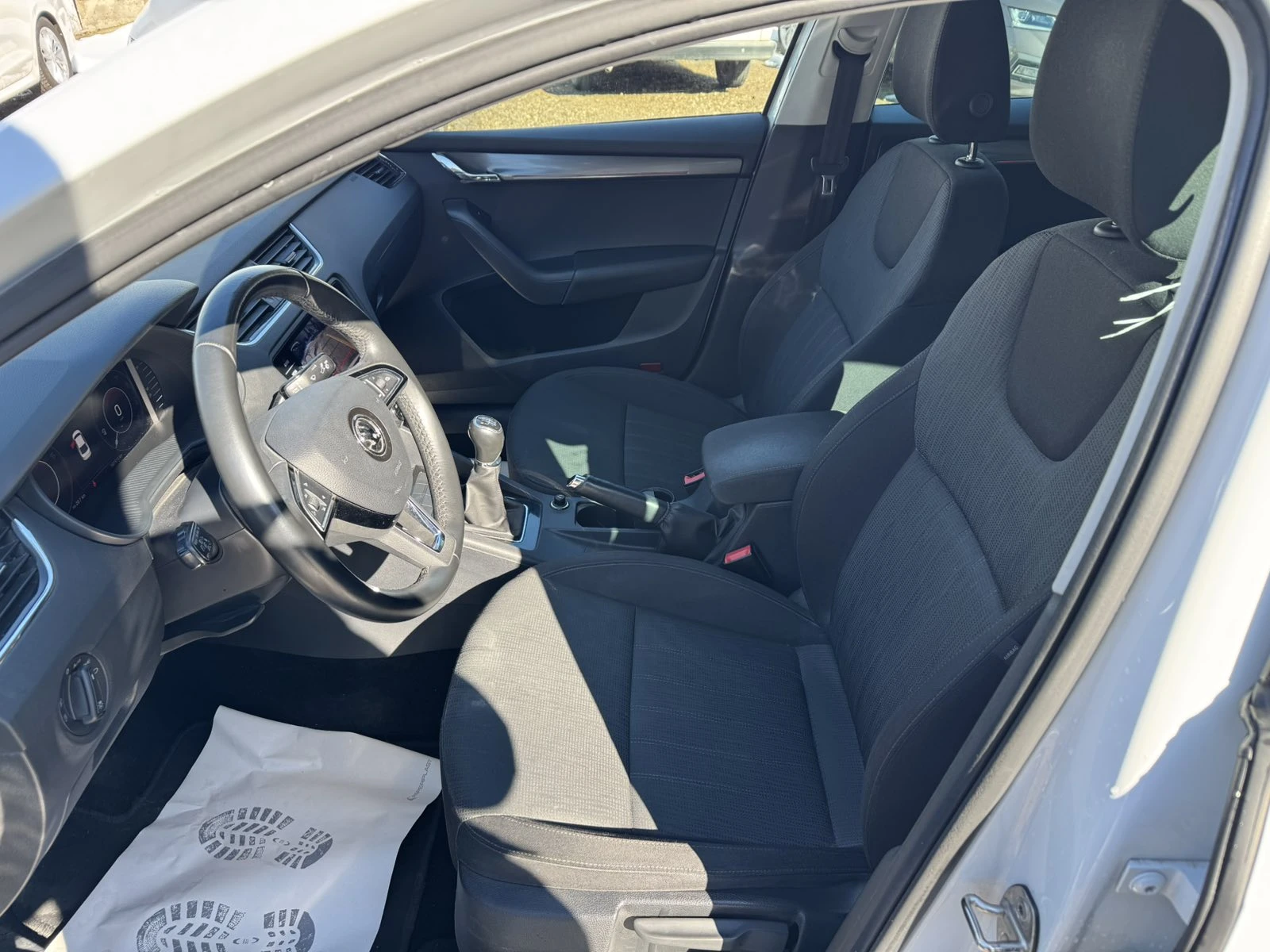 Skoda Octavia 1.5 TSI 150 к.с., 6M, снимка 5 - Автомобили и джипове - 53857644