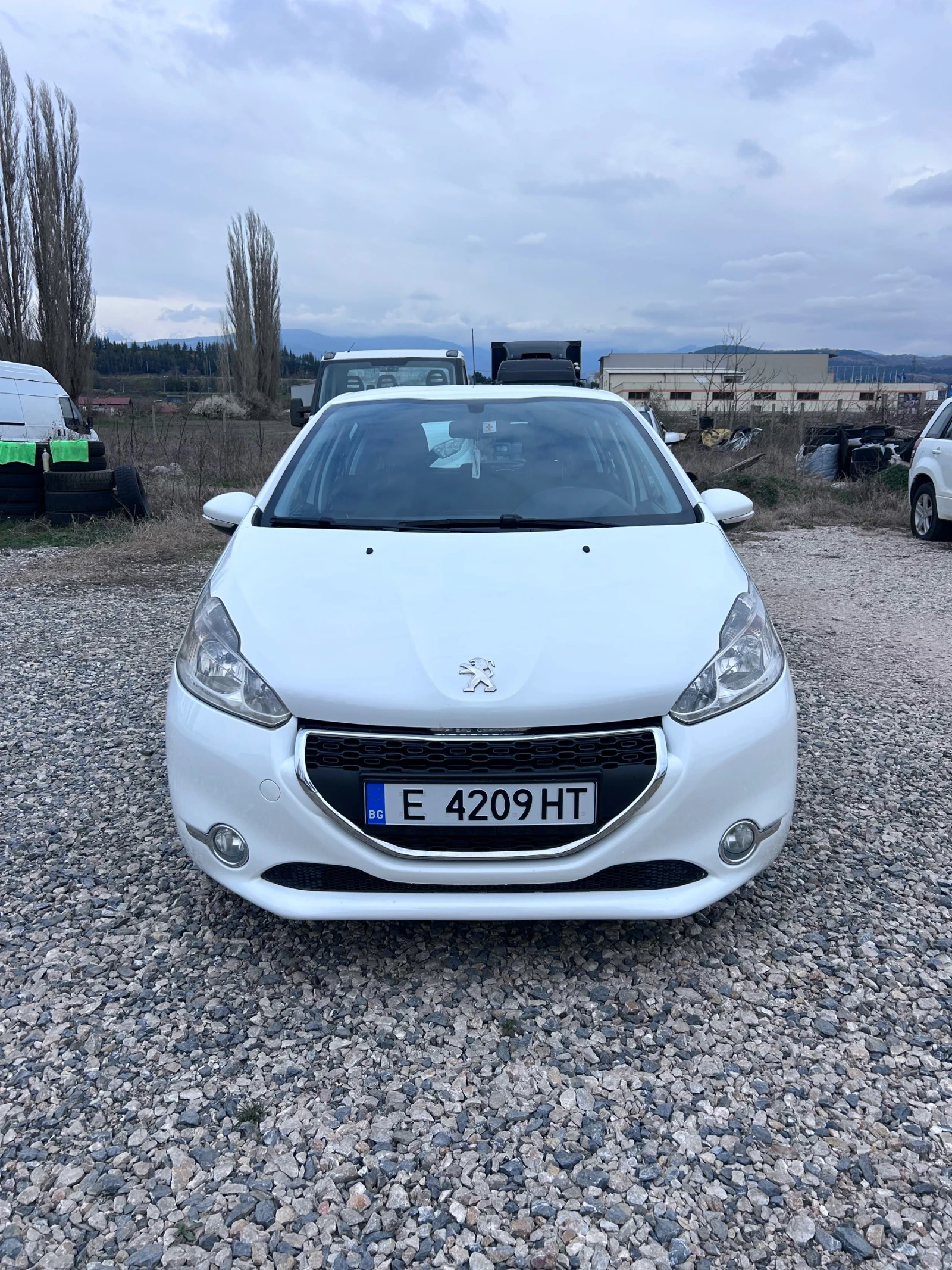 Peugeot 208 1.4 HDI Euro 5 , снимка 8 - Автомобили и джипове - 53952596