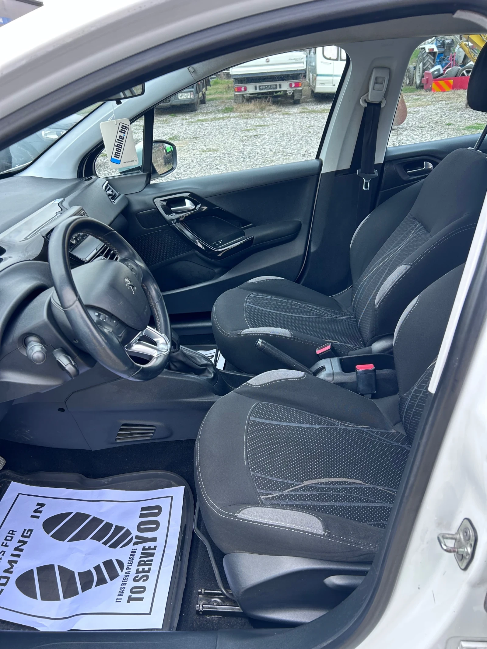 Peugeot 208 1.4 HDI Euro 5 , снимка 11 - Автомобили и джипове - 53952596