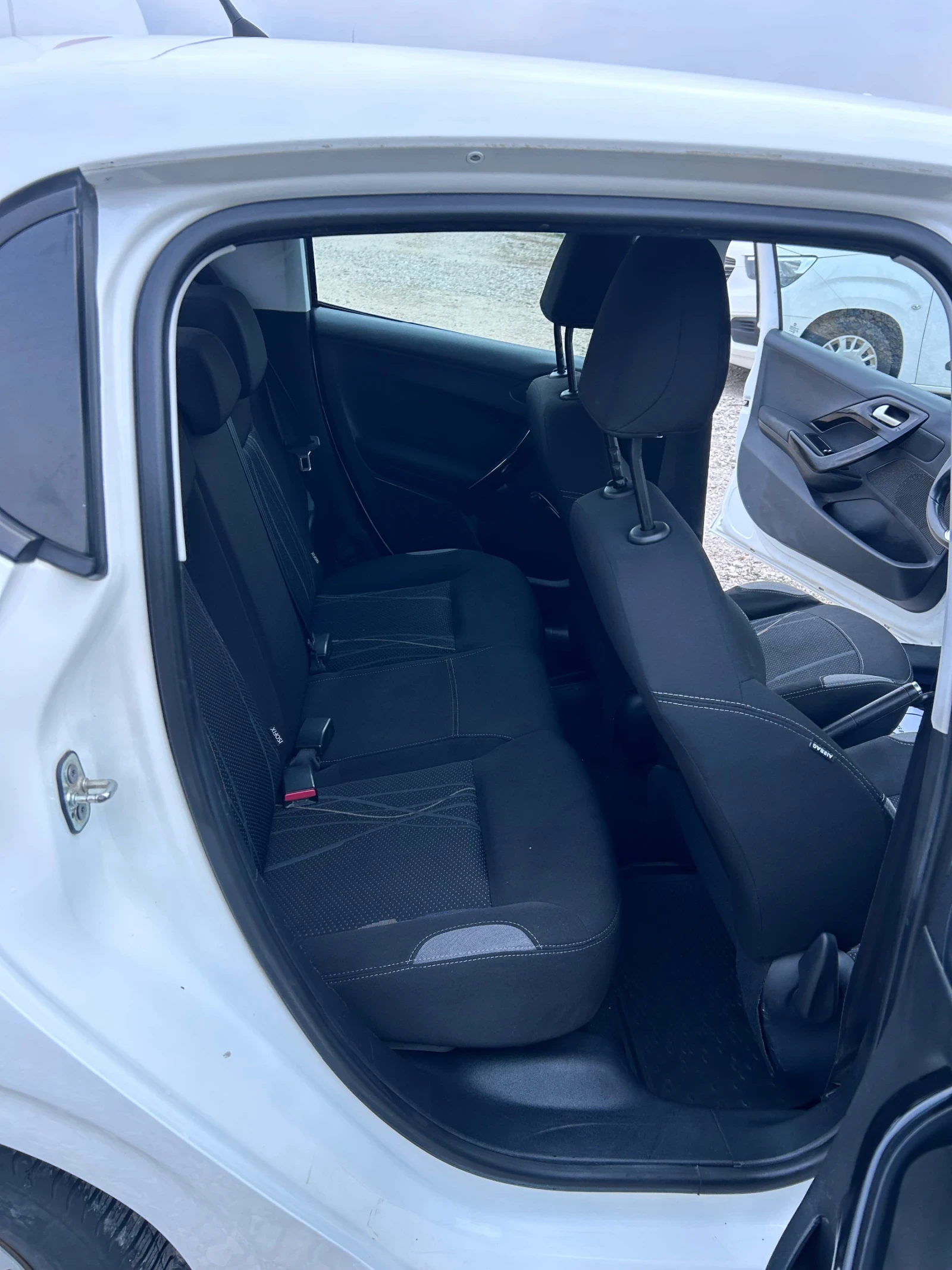 Peugeot 208 1.4 HDI Euro 5 , снимка 12 - Автомобили и джипове - 53952596