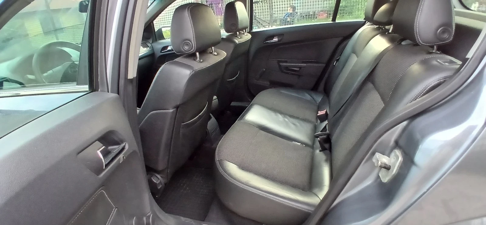 Opel Astra 1.9 CDI Sport, снимка 13 - Автомобили и джипове - 54234764