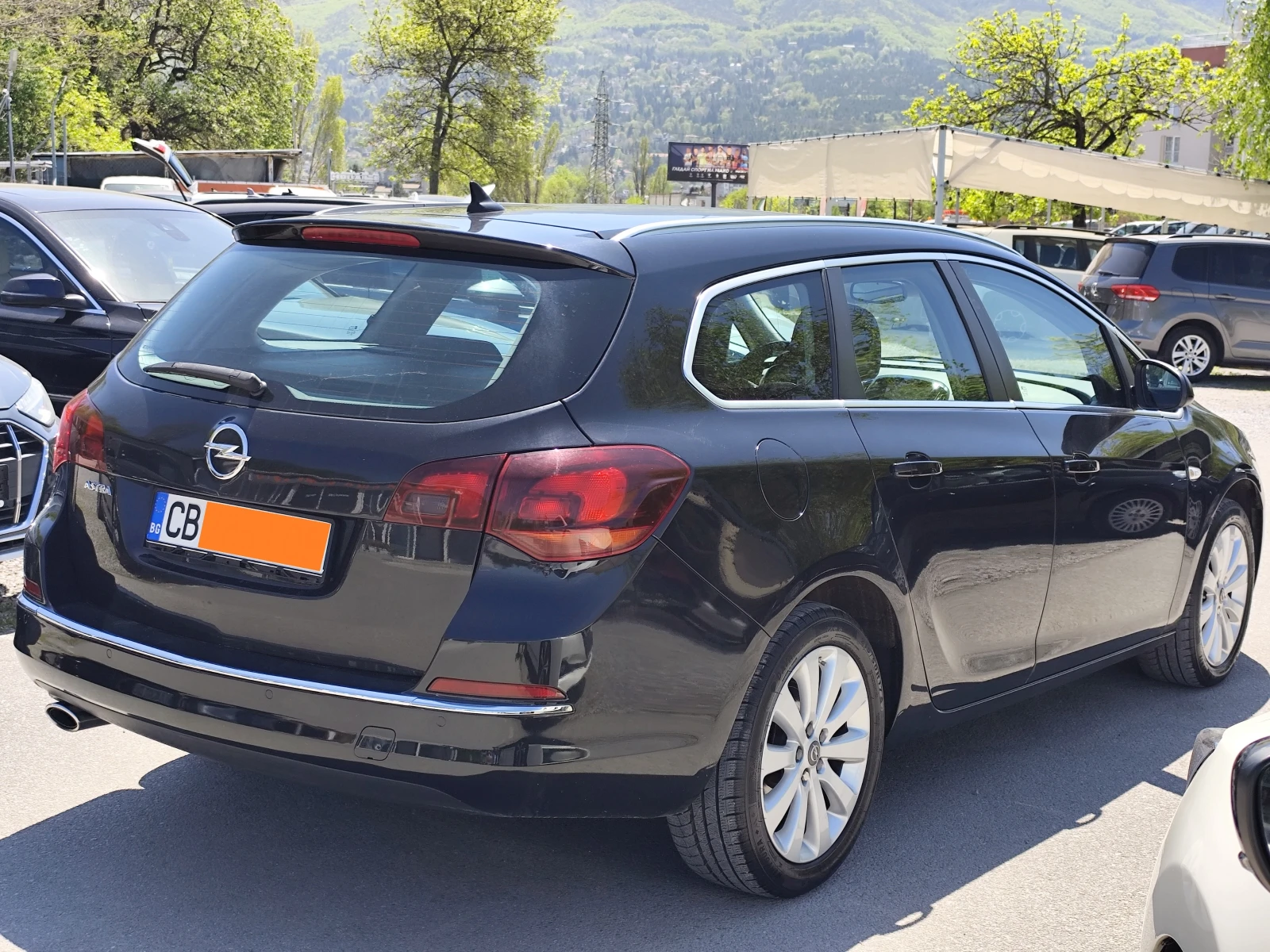 Opel Astra 1.4i* ГАЗОВА УРЕДБА* LED* EURO6B* NAVI* , снимка 4 - Автомобили и джипове - 54331034