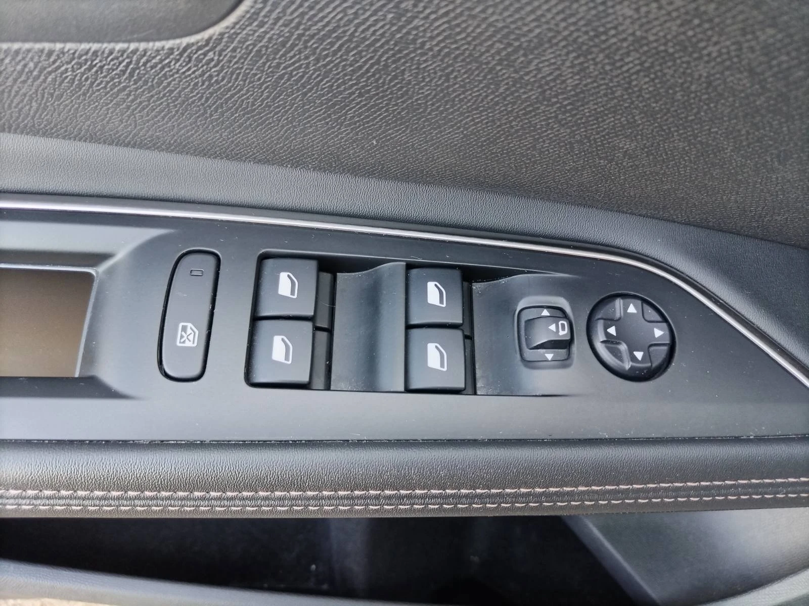 Peugeot 5008 1.5HDI/130 к.с.GT/6+ 1 места, снимка 15 - Автомобили и джипове - 54453513