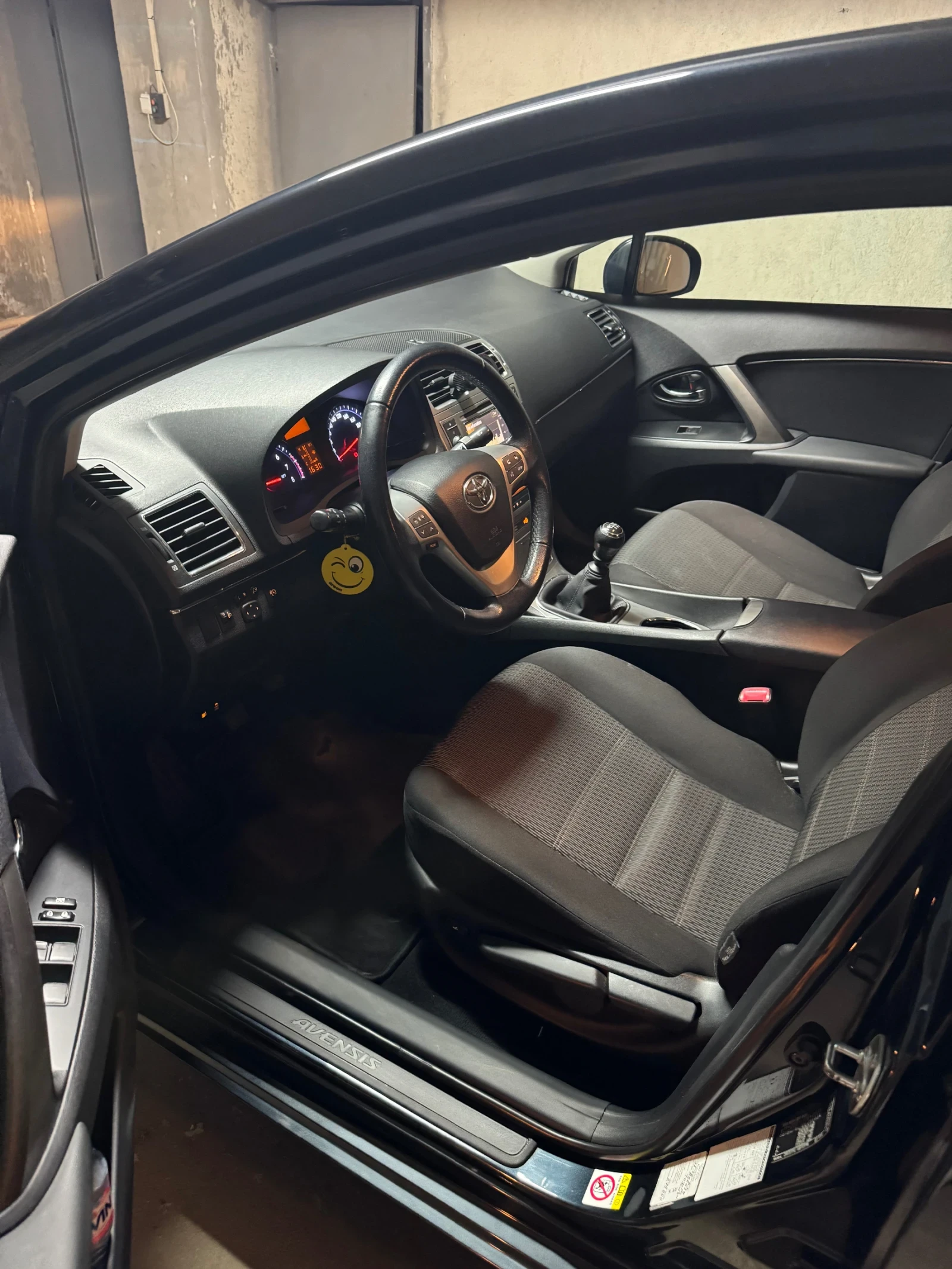 Toyota Avensis, снимка 14 - Автомобили и джипове - 54924301