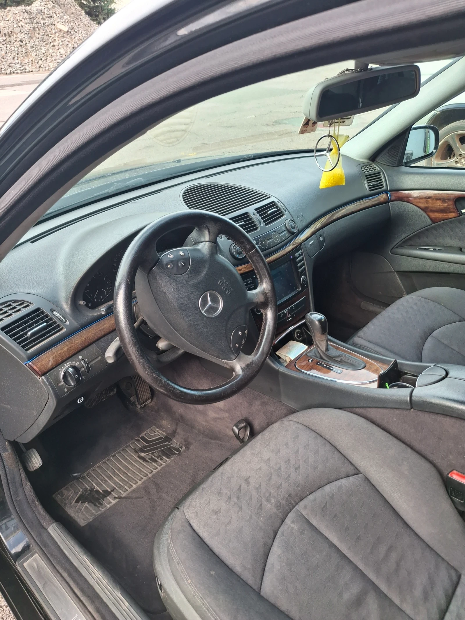 Mercedes-Benz E 220, снимка 14 - Автомобили и джипове - 55036396