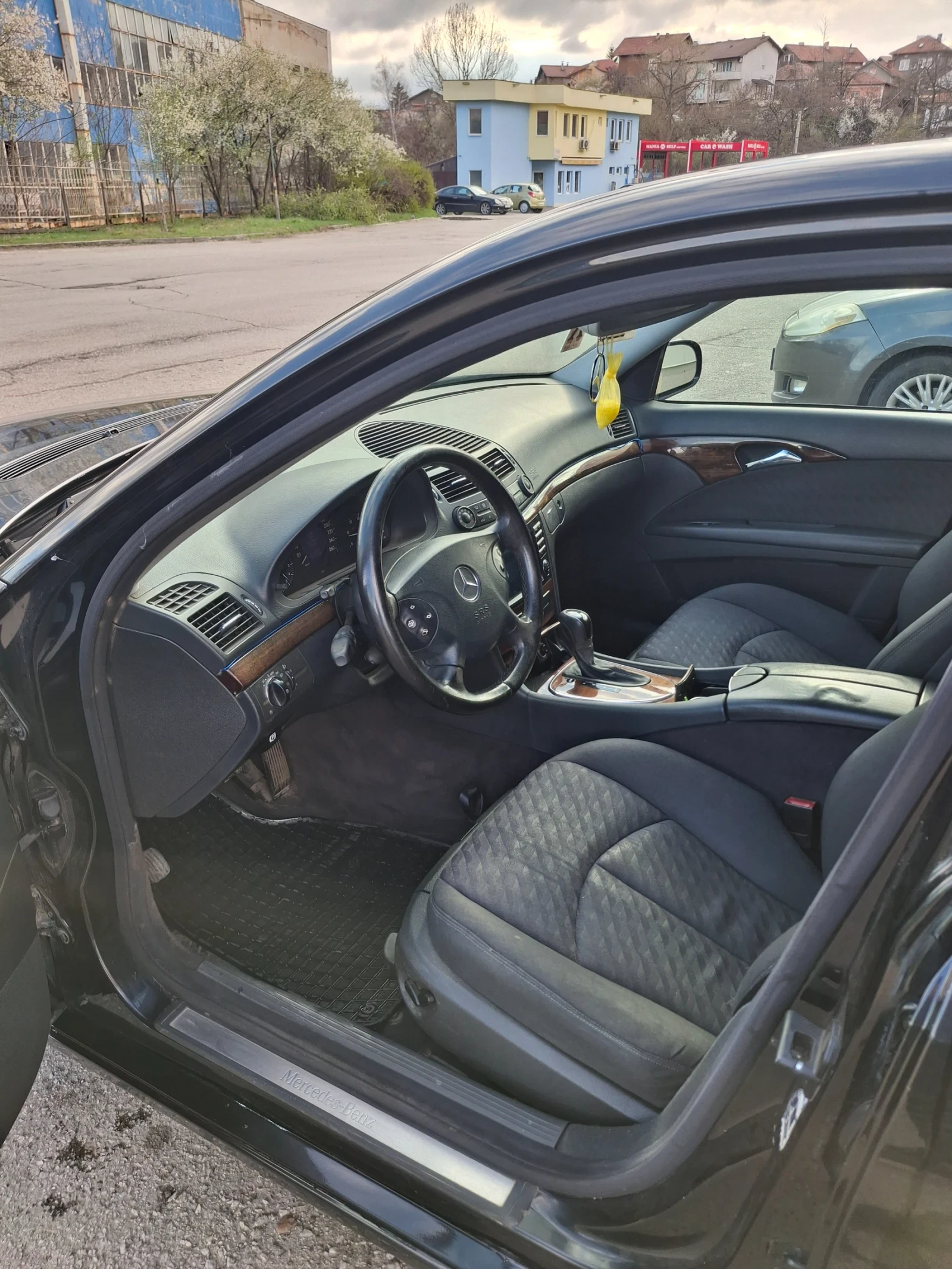 Mercedes-Benz E 220, снимка 8 - Автомобили и джипове - 55036396