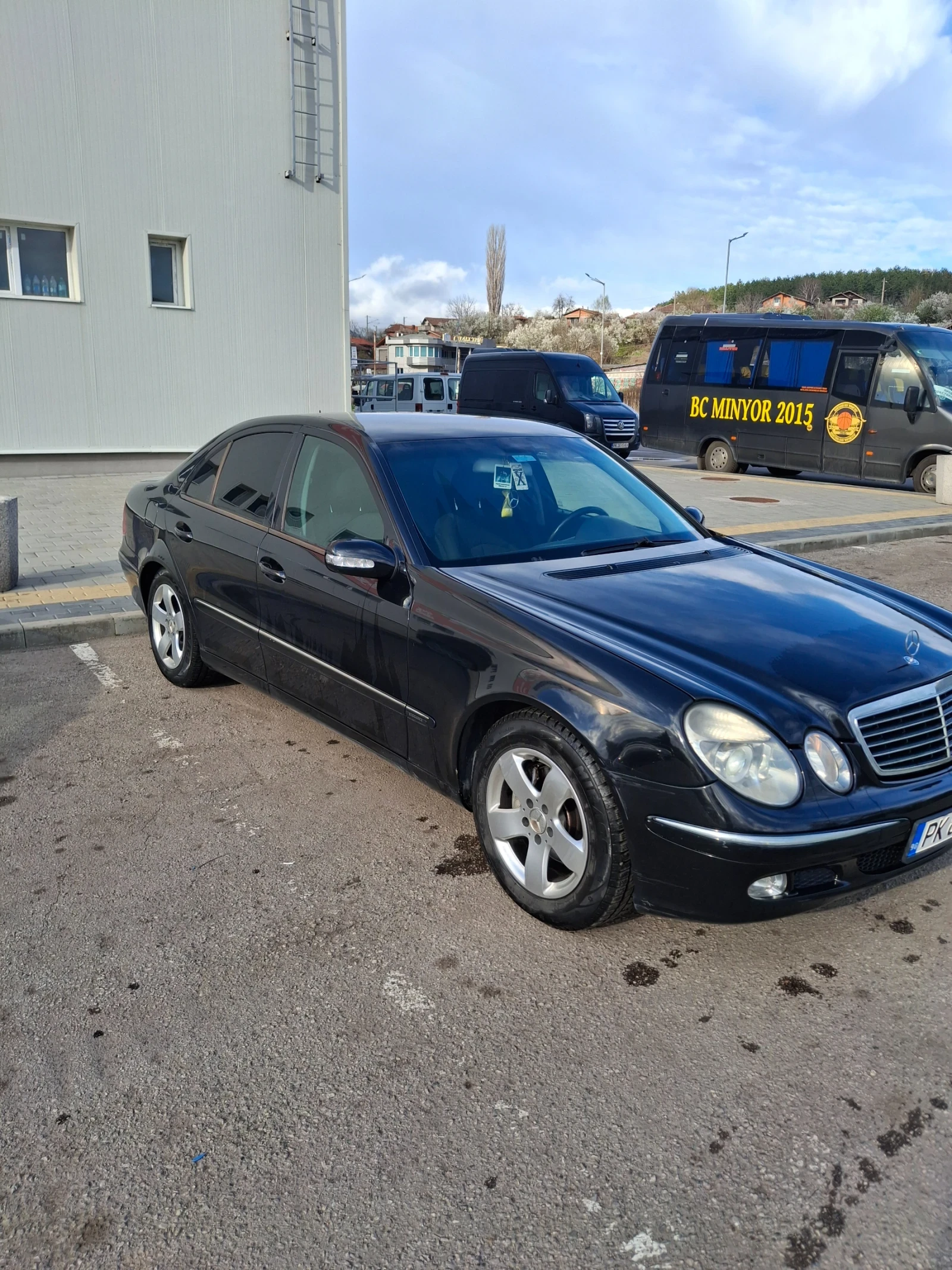 Mercedes-Benz E 220, снимка 3 - Автомобили и джипове - 55036396