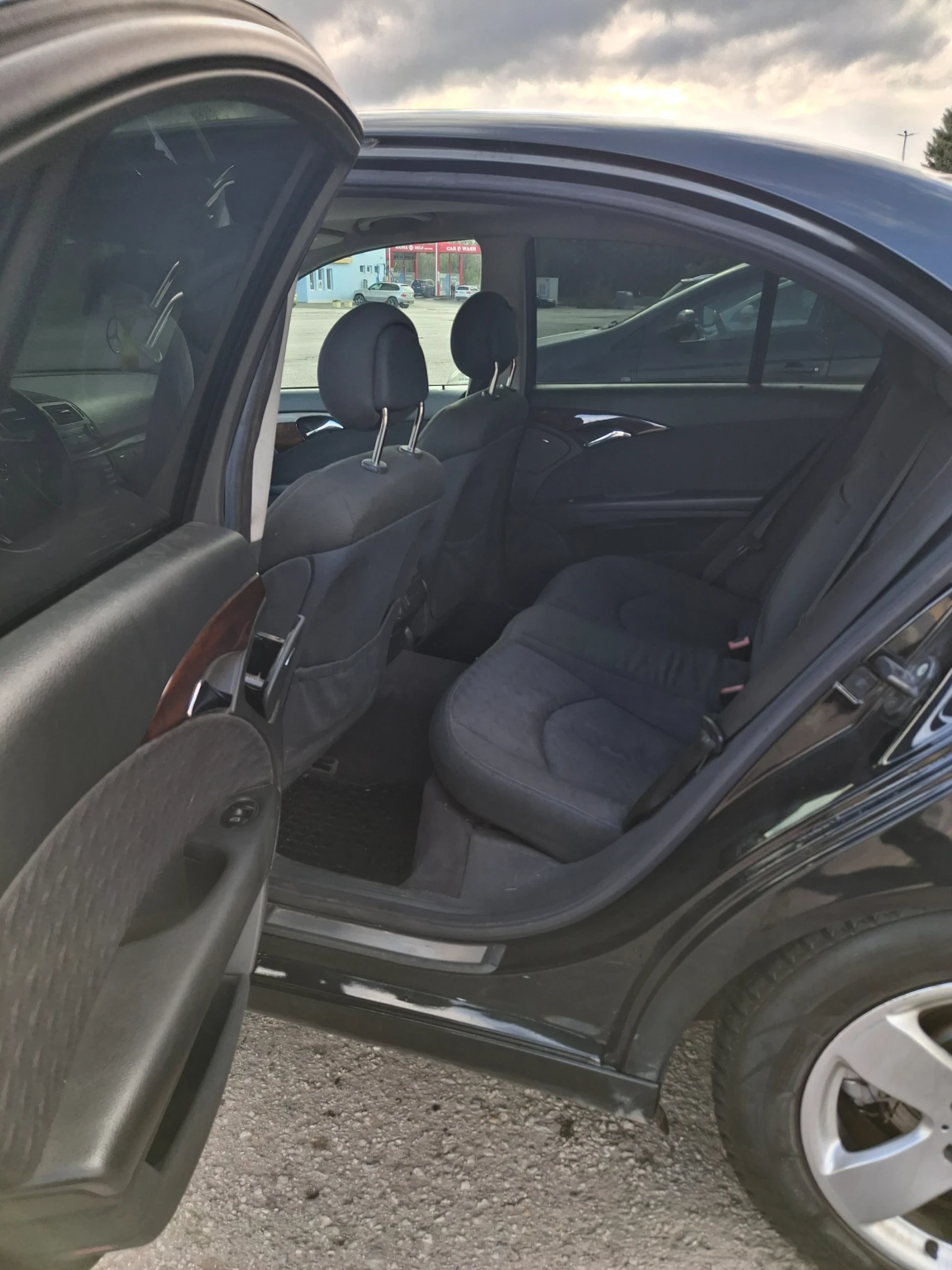 Mercedes-Benz E 220, снимка 6 - Автомобили и джипове - 55036396
