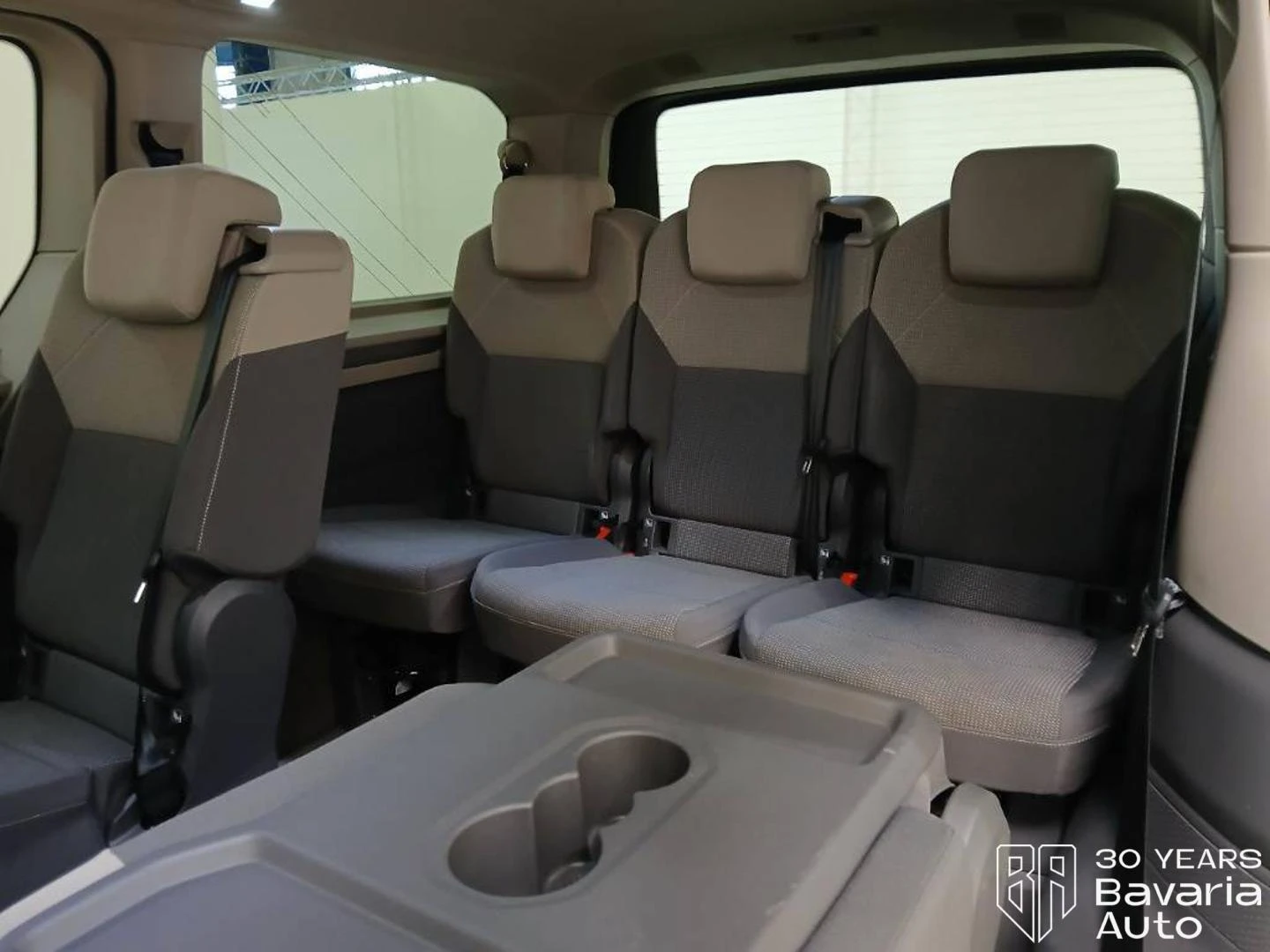 VW Multivan Edition long DSG Easy Open Basic, снимка 10 - Автомобили и джипове - 55445724
