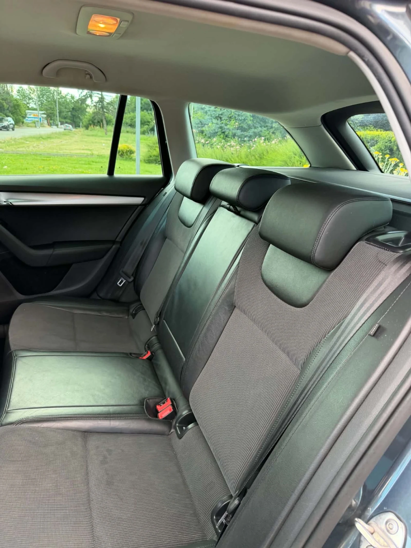 Skoda Octavia 1.6  TDI, снимка 12 - Автомобили и джипове - 55606643