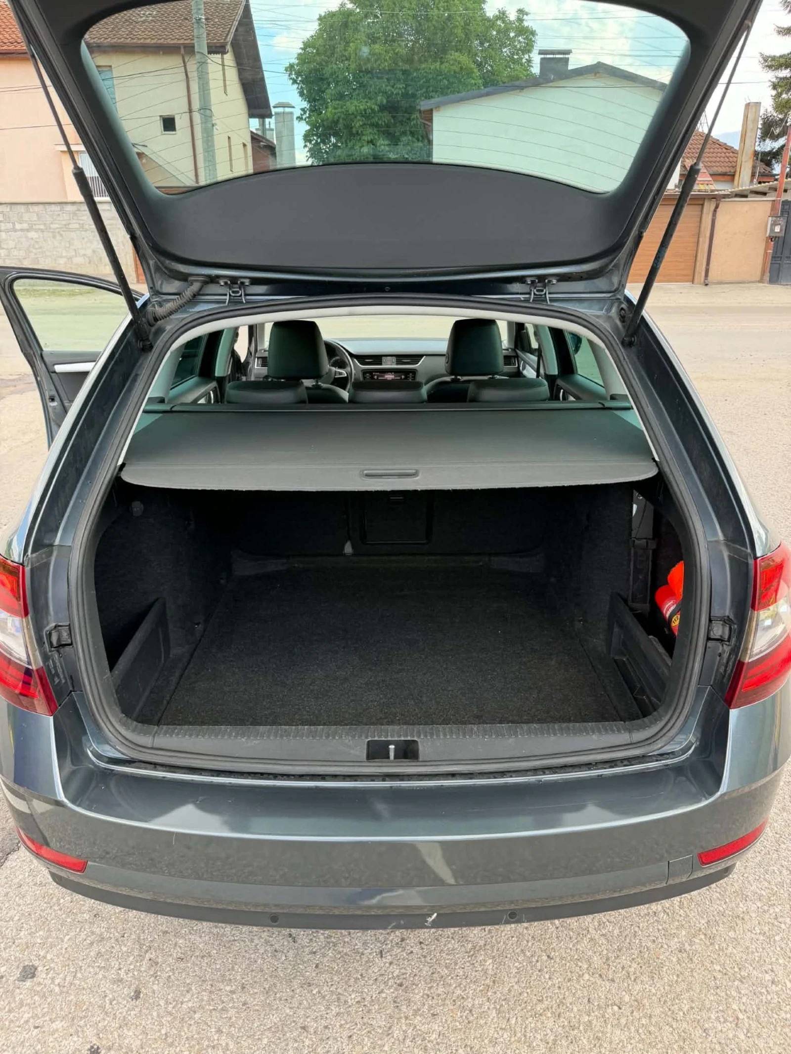 Skoda Octavia 1.6  TDI, снимка 11 - Автомобили и джипове - 55606643