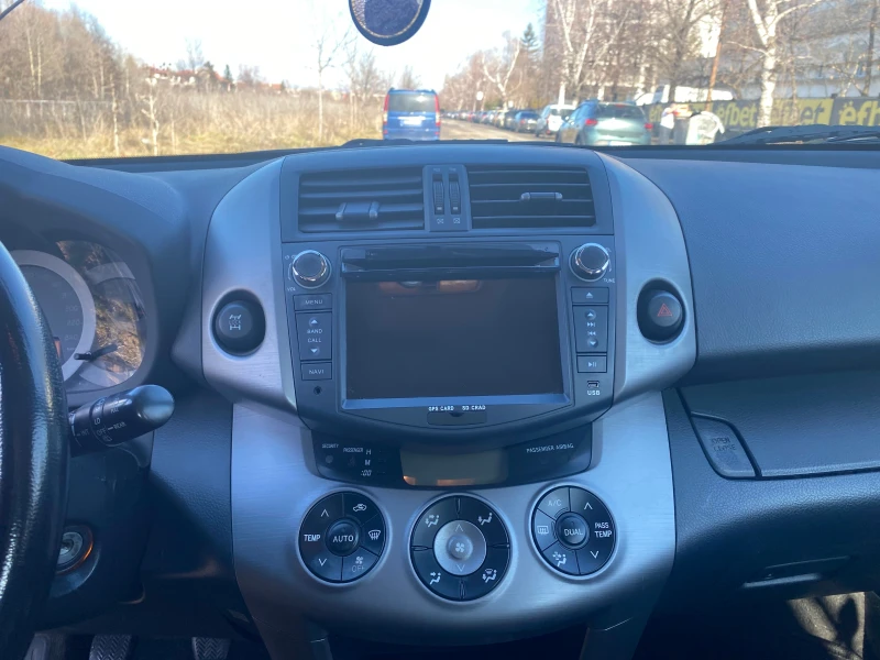 Toyota Rav4 Toyota Rav4 2.2 D4D, кожа, мултимедия, реални км, снимка 7 - Автомобили и джипове - 48823371