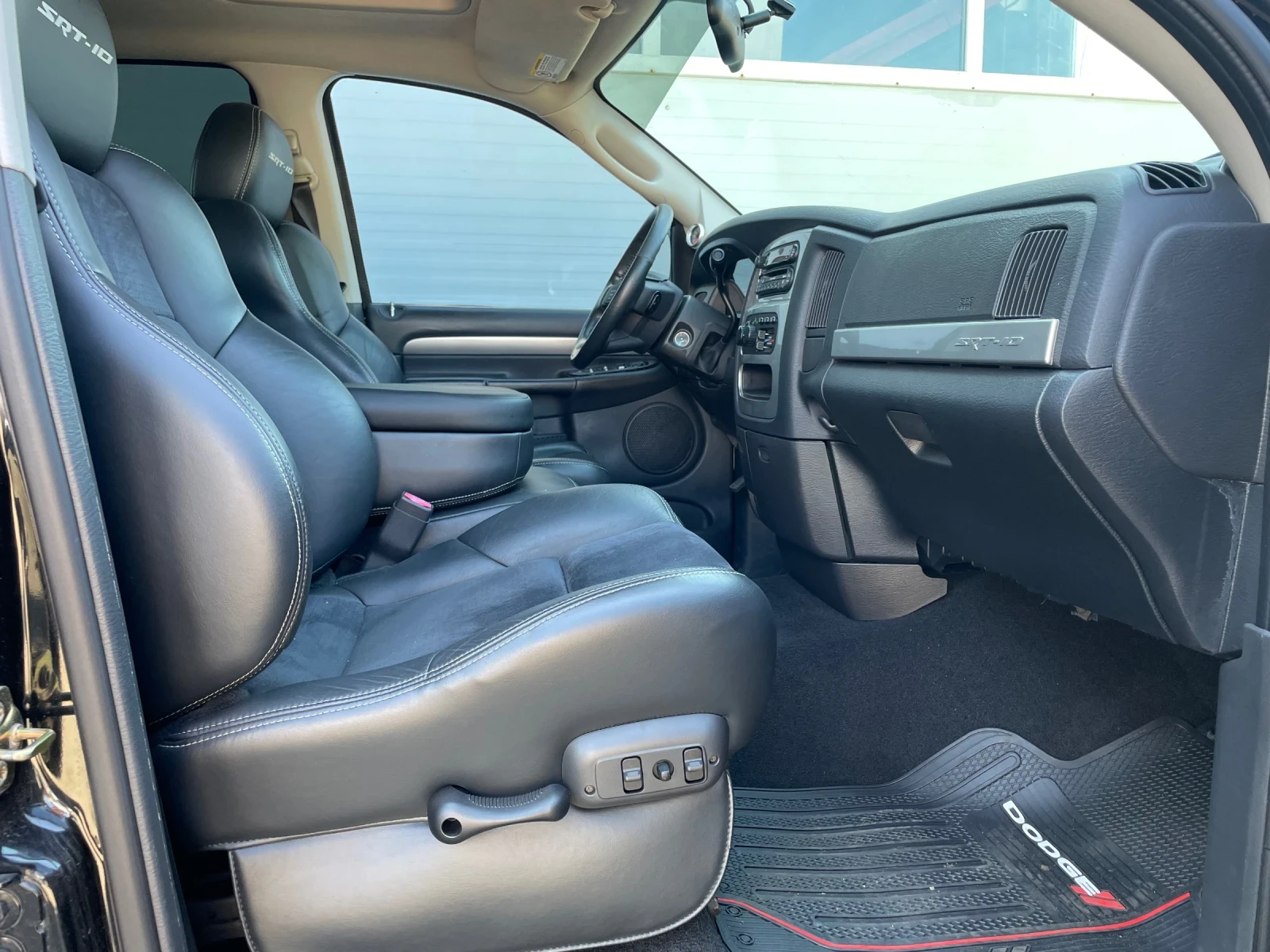 Dodge Ram 1500 SRT-10  - изображение 10