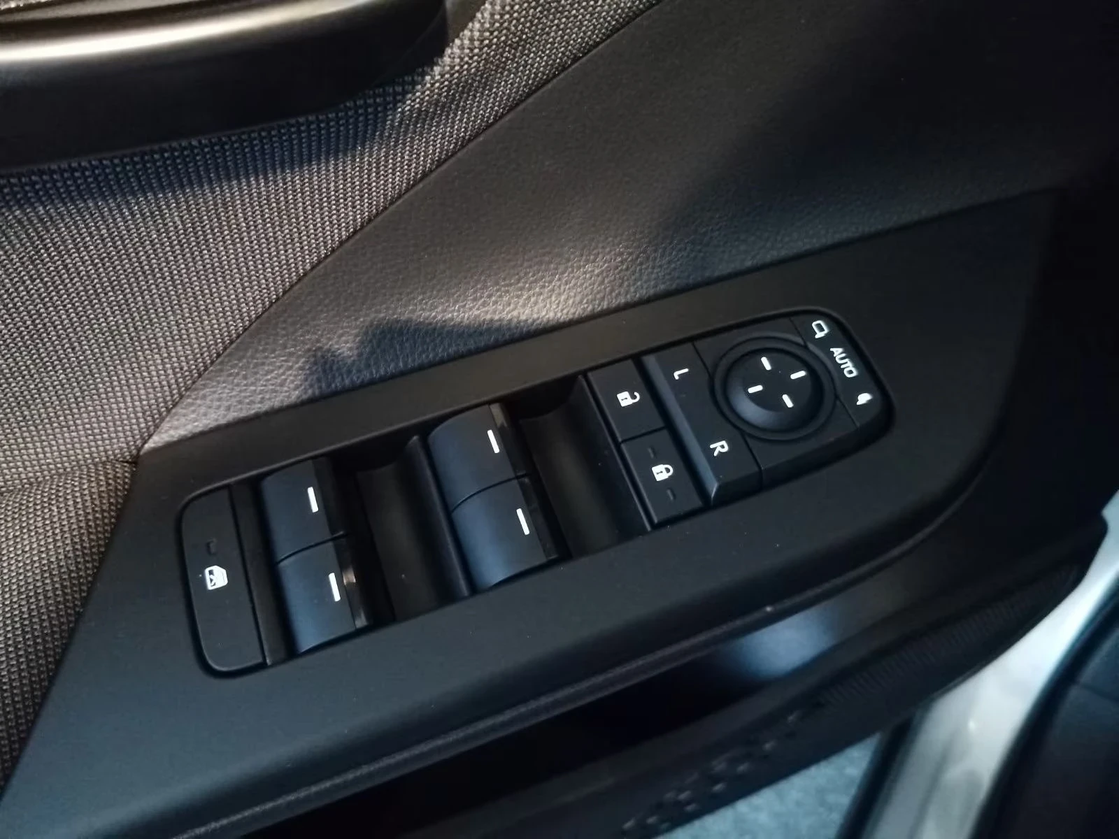 Toyota C-HR C-HR 2.0 ������� Hybrid Team D  | Mobile.bg � ����������� 13