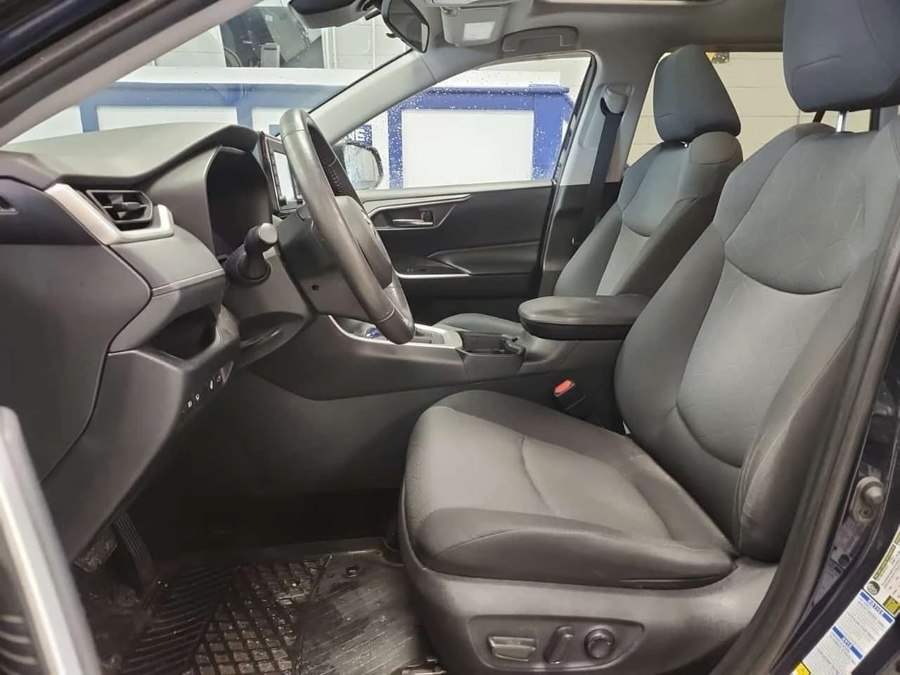 Toyota Rav4 * XLE * * ШИБЕДАХ* * KEYLESS GO* * КАМЕРА ЗА ЗАДН, снимка 8 - Автомобили и джипове - 53905799