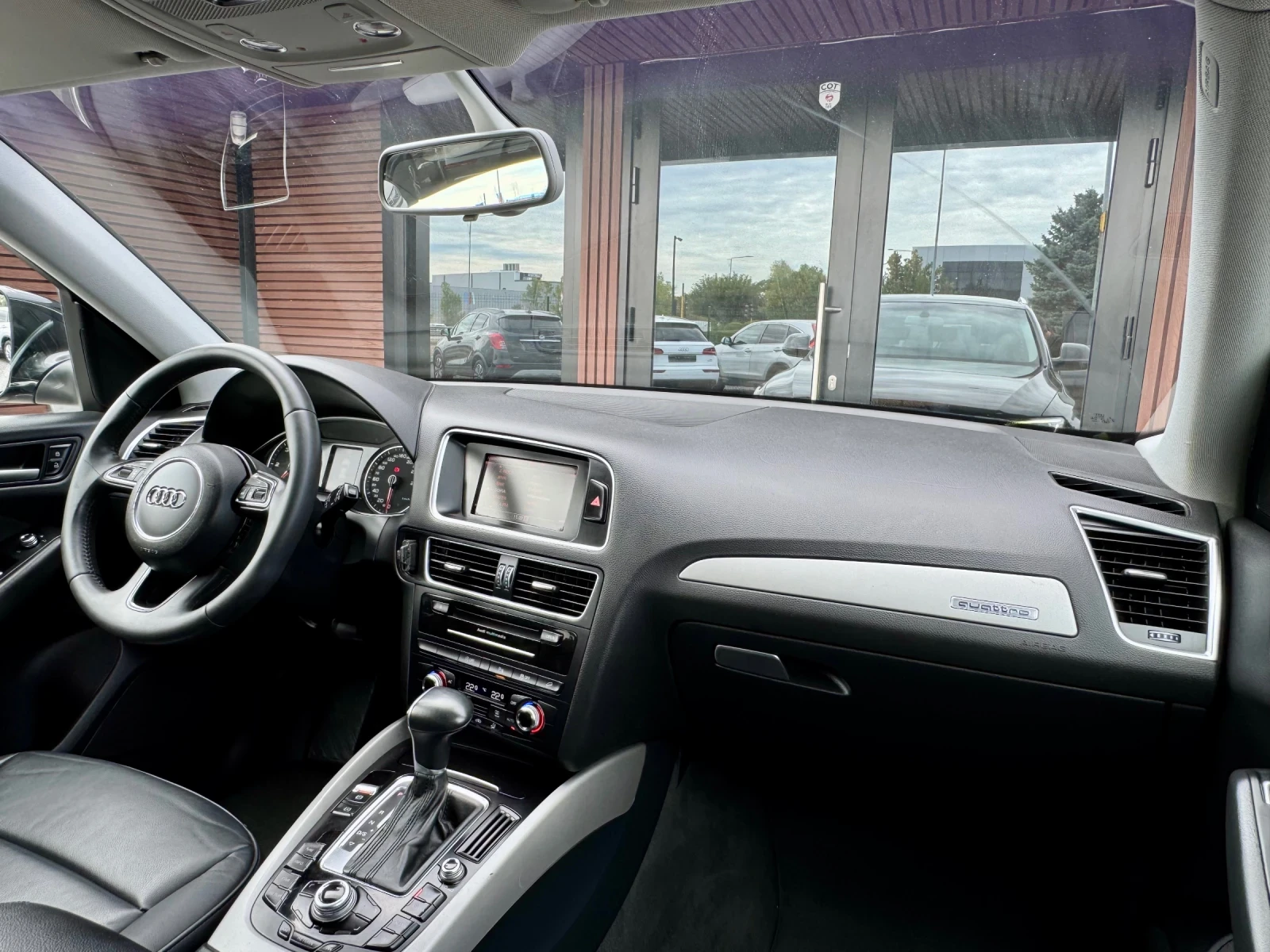 Audi Q5 Quattro* Face* Кожа* Лизинг, снимка 11 - Автомобили и джипове - 56099952