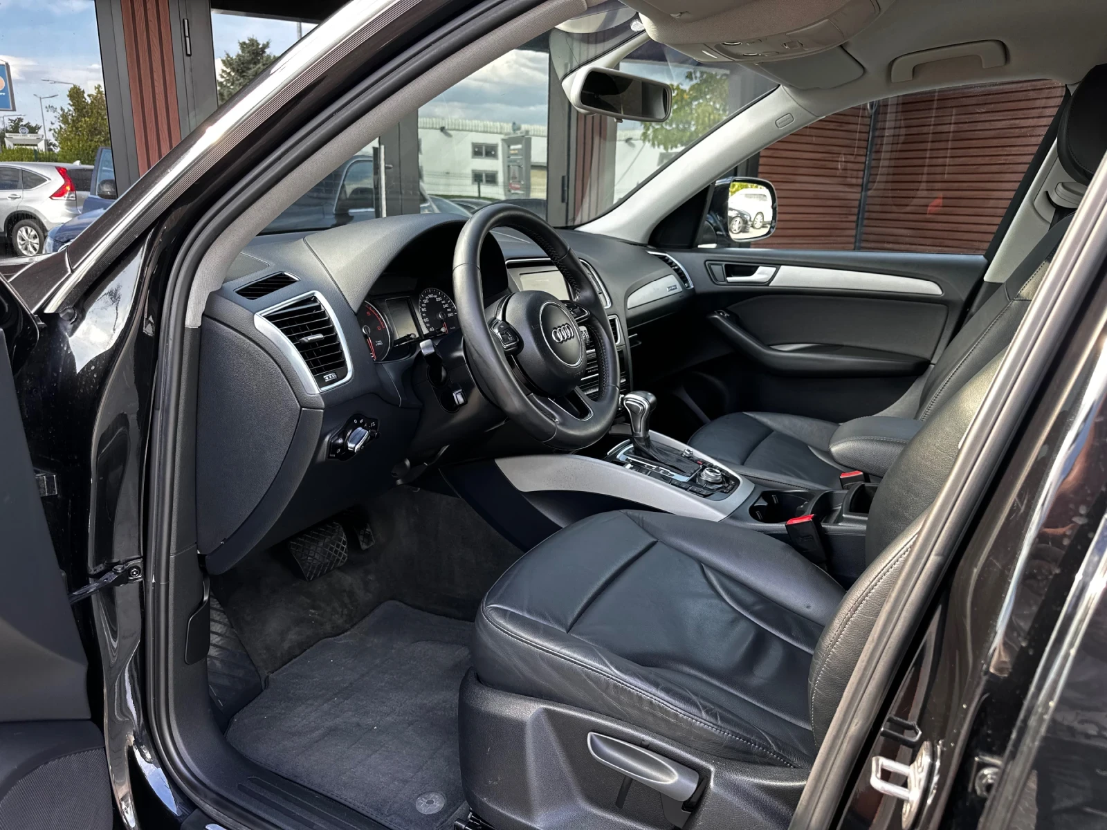 Audi Q5 Quattro* Face* Кожа* Лизинг, снимка 6 - Автомобили и джипове - 56099952