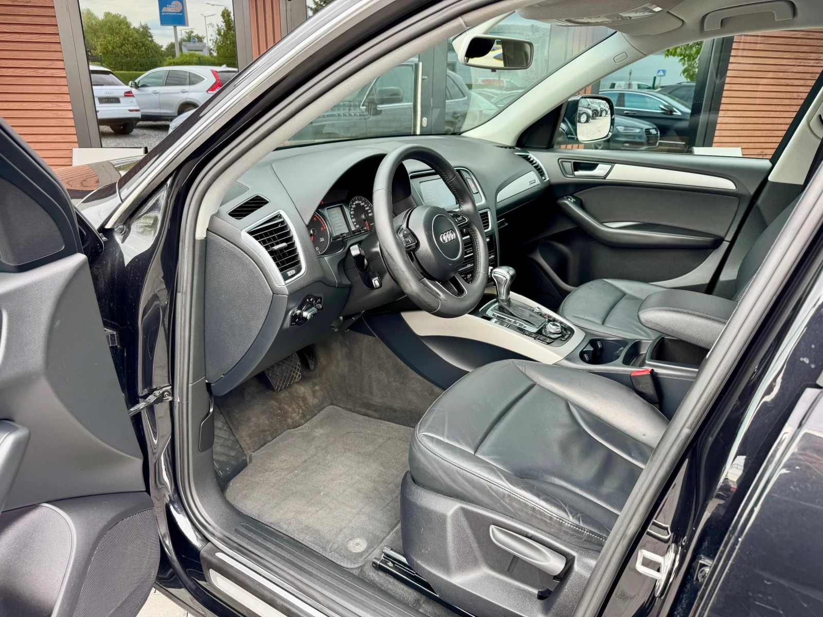 Audi Q5 Quattro* Face* Кожа* Лизинг, снимка 7 - Автомобили и джипове - 56099952