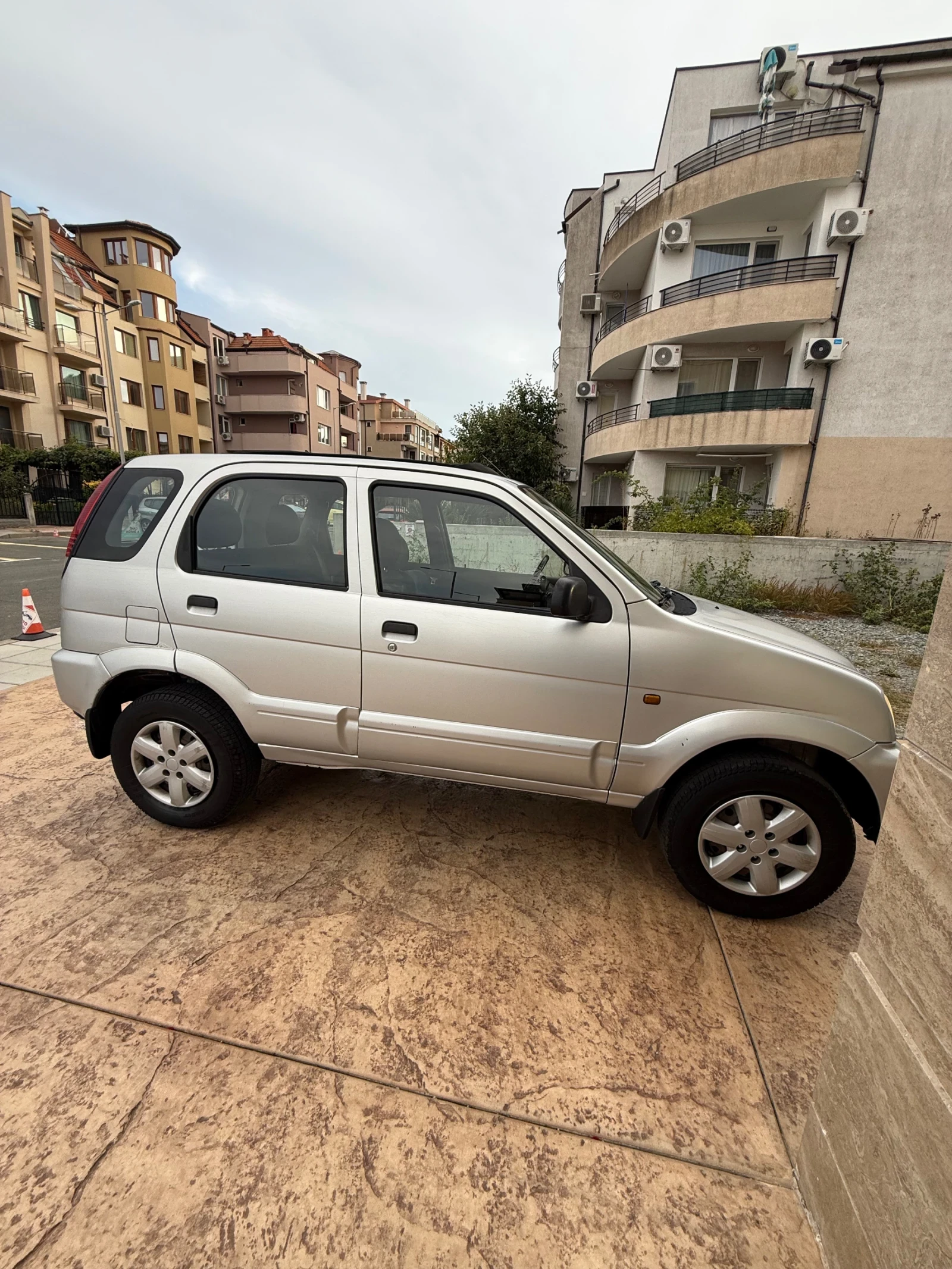 Daihatsu Terios 1.3 бензин-газ, снимка 3 - Автомобили и джипове - 56314120