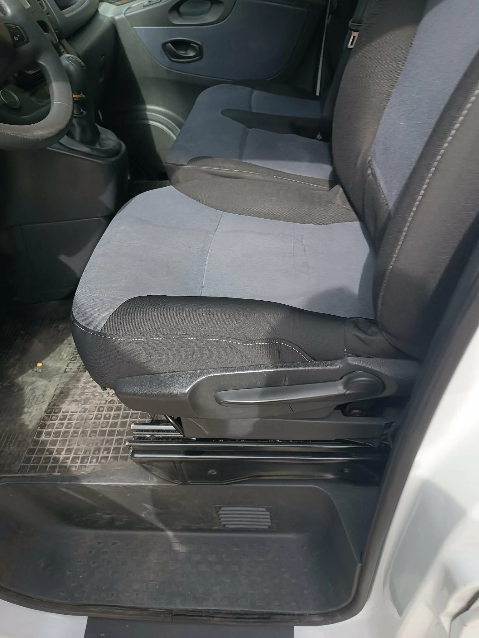 Opel Vivaro, снимка 11 - Бусове и автобуси - 54205399