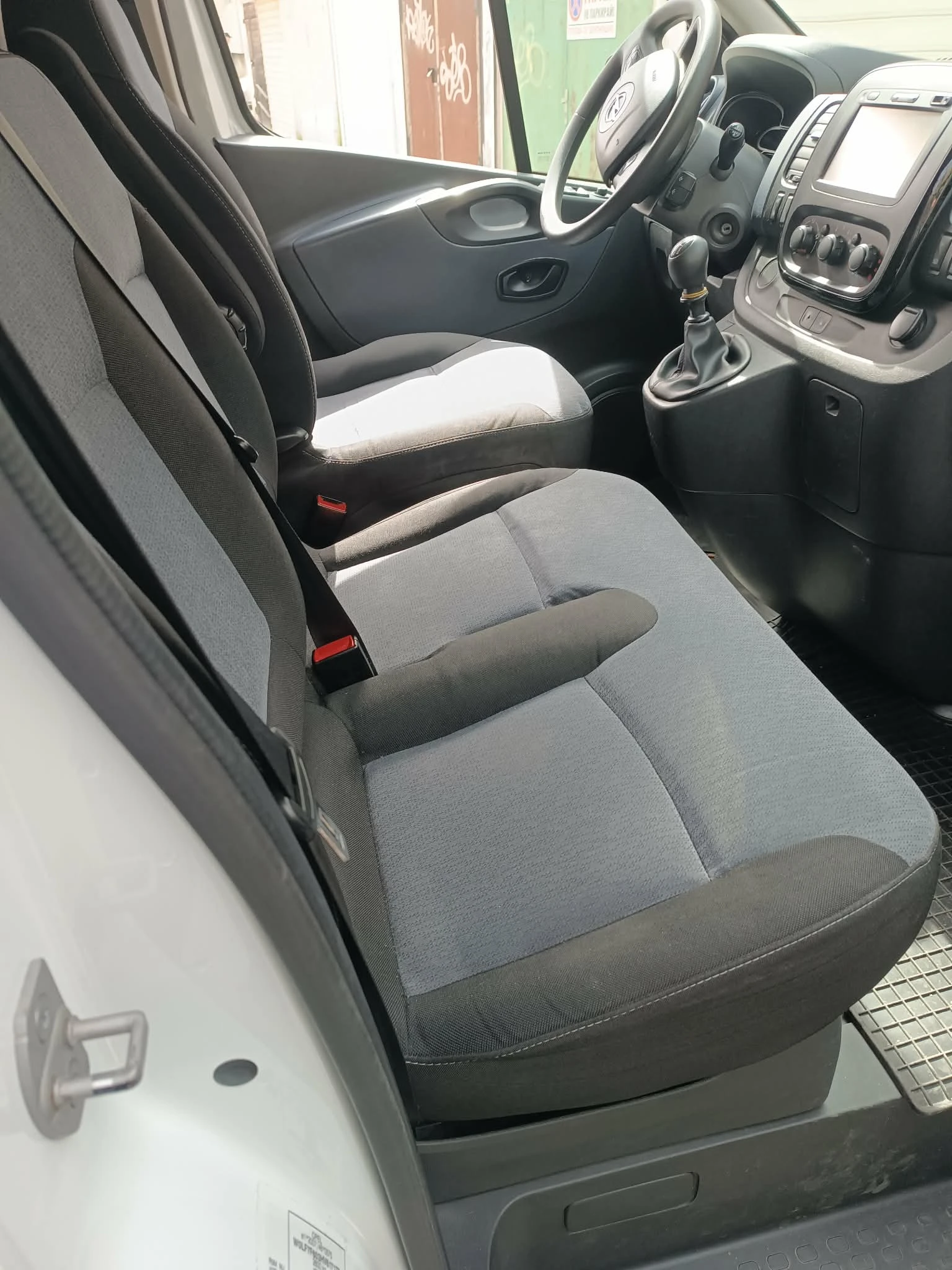 Opel Vivaro, снимка 15 - Бусове и автобуси - 54205399