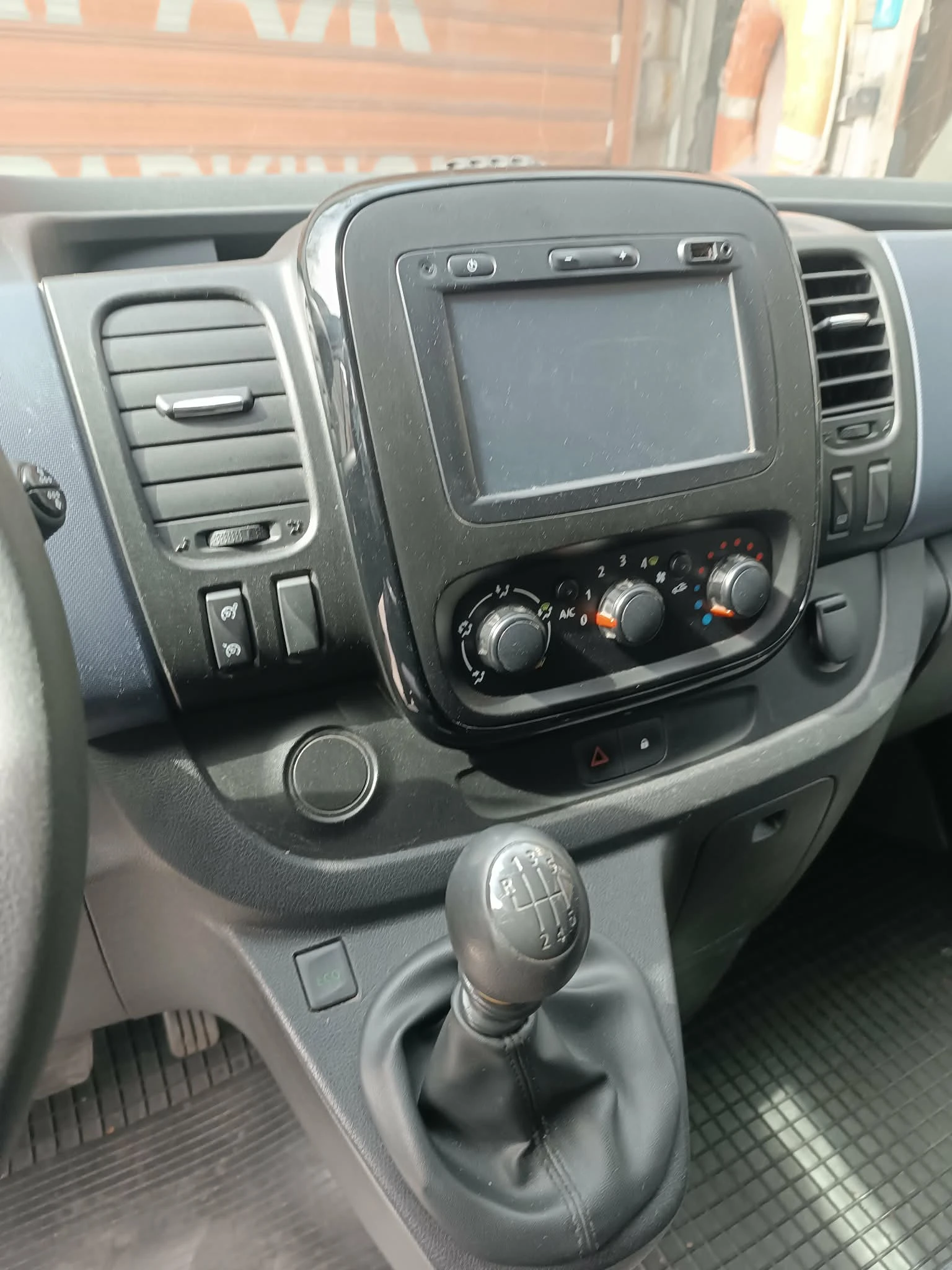 Opel Vivaro, снимка 6 - Бусове и автобуси - 54205399