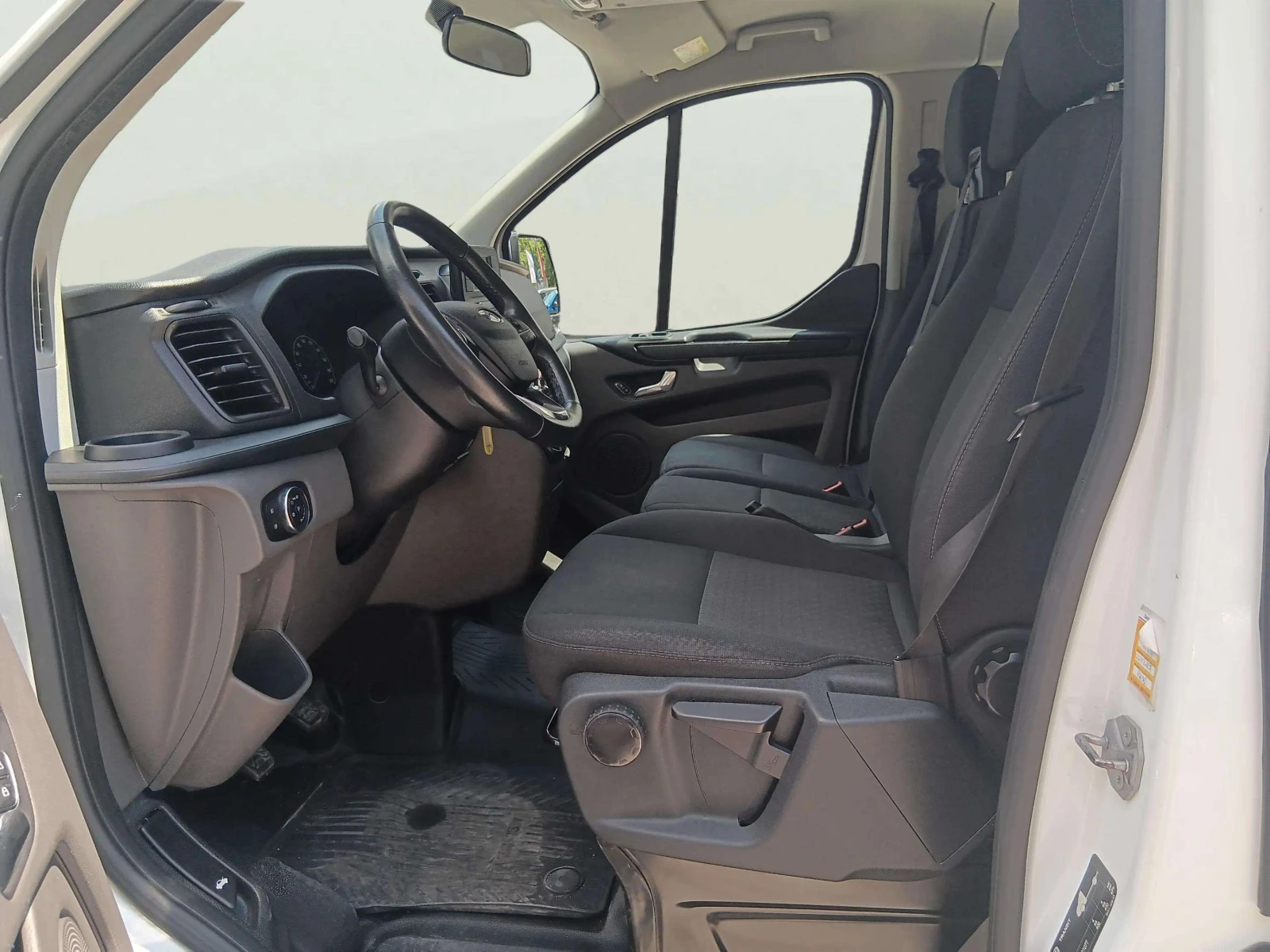 Ford Transit Custom 2.0L EcoBlue, снимка 8 - Бусове и автобуси - 55344968