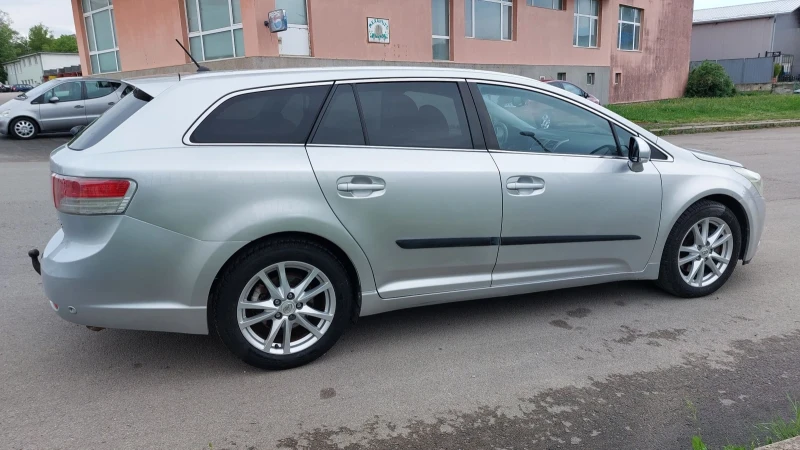 Toyota Avensis 2.2 D4D 150k.c., снимка 8 - Автомобили и джипове - 47899745