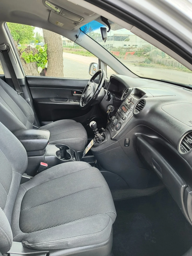 Kia Carens 2.0CRDi , снимка 10 - Автомобили и джипове - 51470354