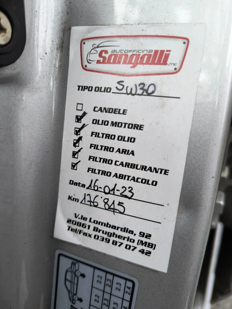 Kia Carens 2.0CRDi , снимка 9 - Автомобили и джипове - 51470354