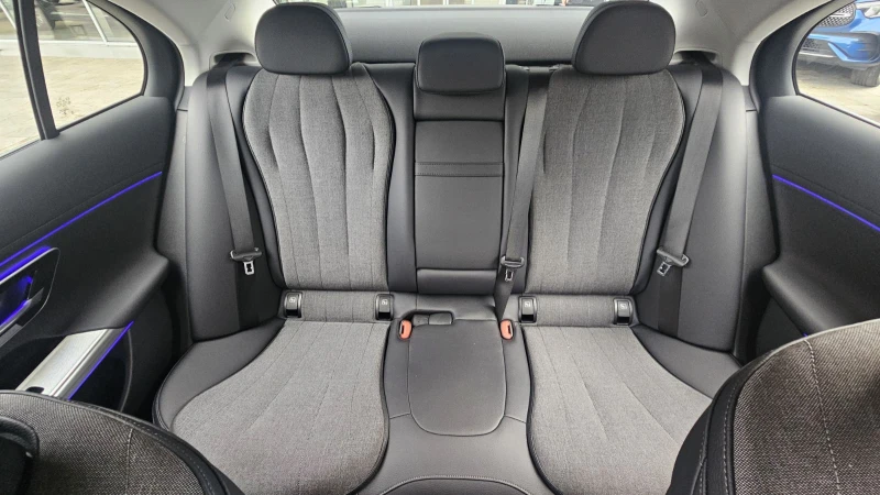 Mercedes-Benz E 220 d 4MATIC, снимка 13 - Автомобили и джипове - 51532322