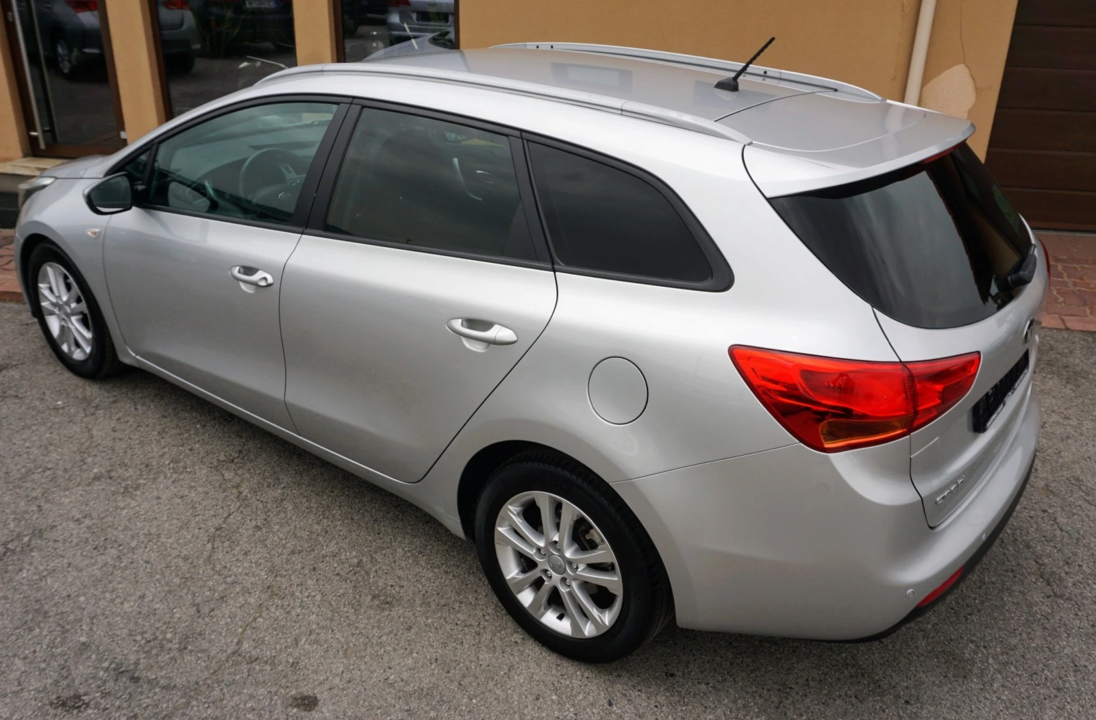 Kia Ceed SW 1.6 CRDI CLASS - изображение 4