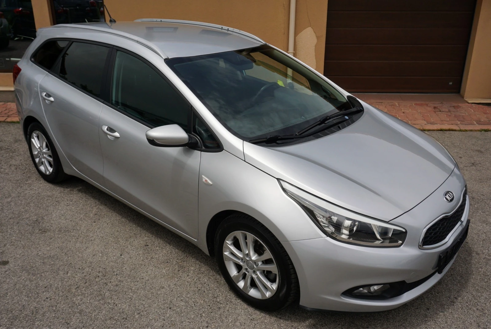 Kia Ceed SW 1.6 CRDI CLASS - изображение 2