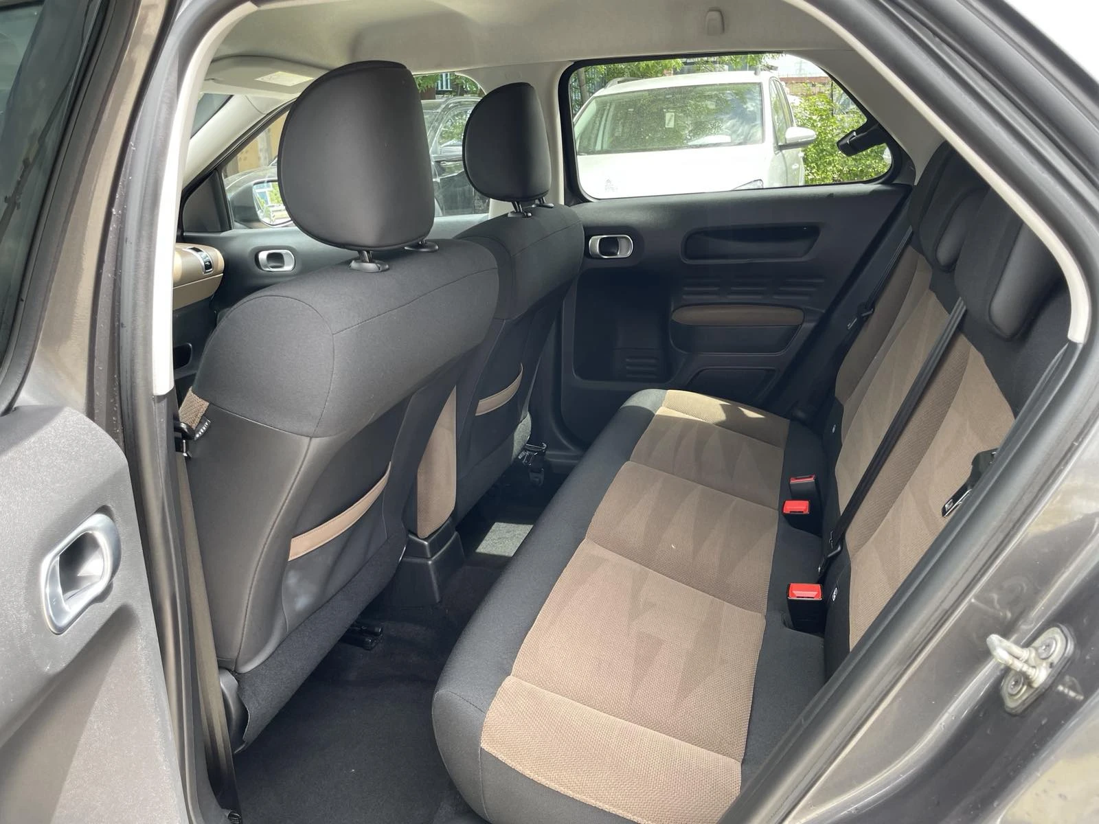Citroen C4 Cactus 1.6BlueHDI Автоматик ЕGS - изображение 10
