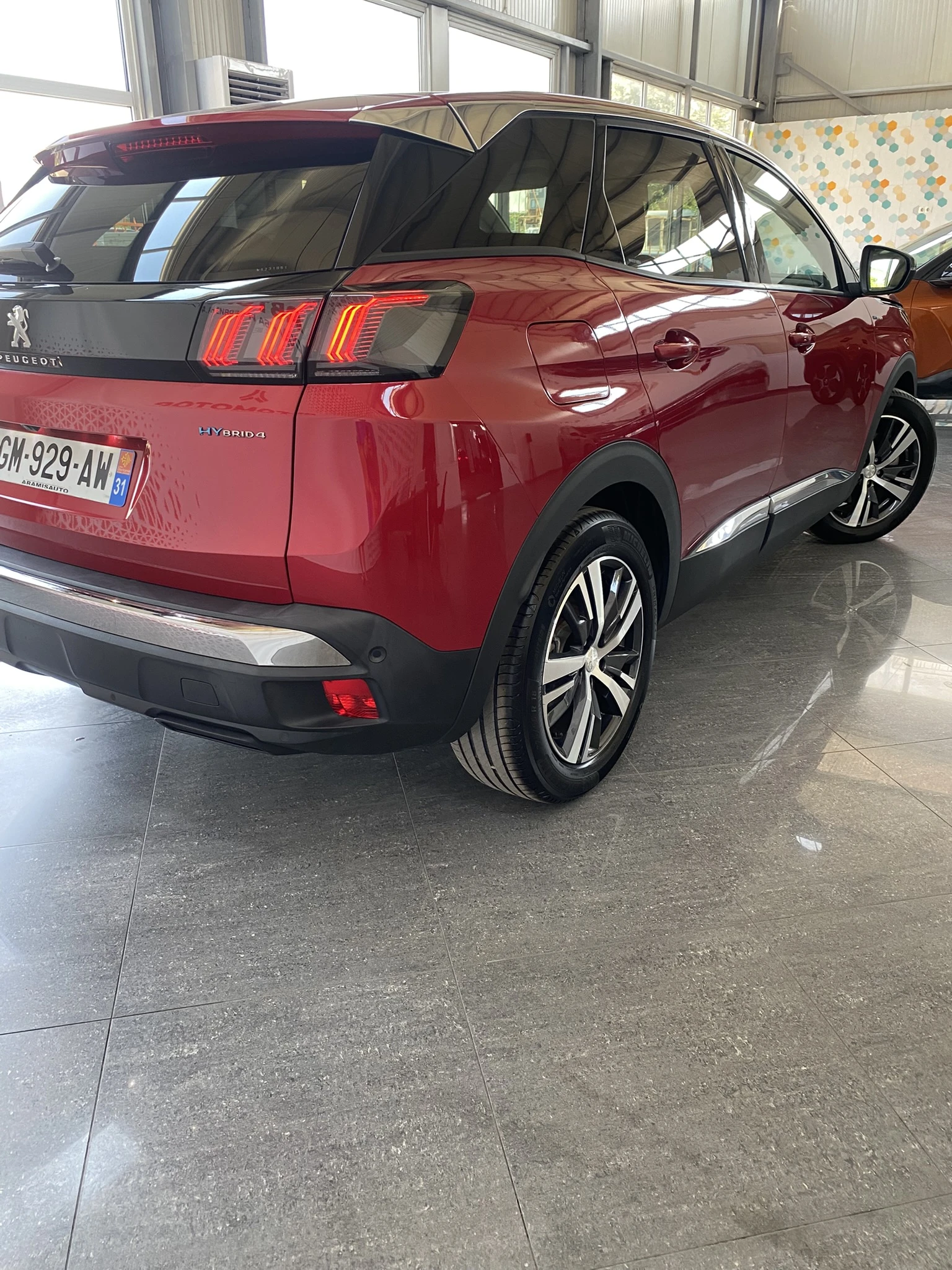 Peugeot 3008 Hybrid4 4x4 300 hp - изображение 6