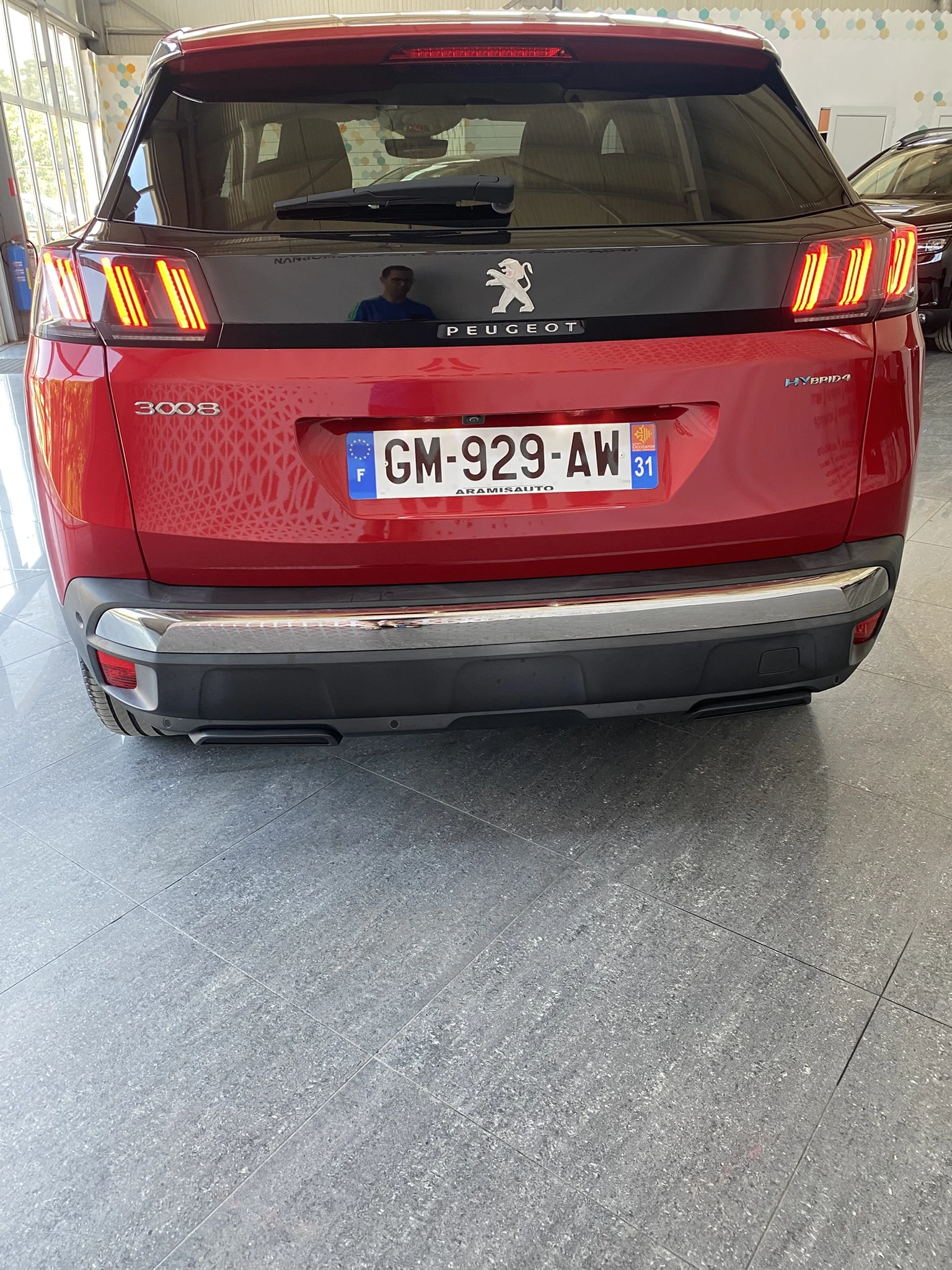 Peugeot 3008 Hybrid4 4x4 300 hp - изображение 4