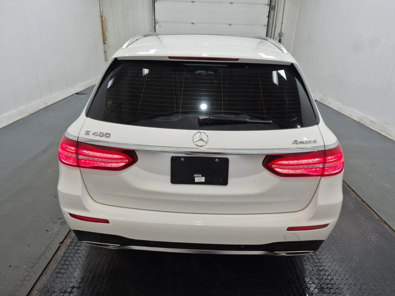 Mercedes-Benz E 400 * 4 MATIC* AMG PACK* BURMESTER* PANO* DISTRONIC*  - изображение 7