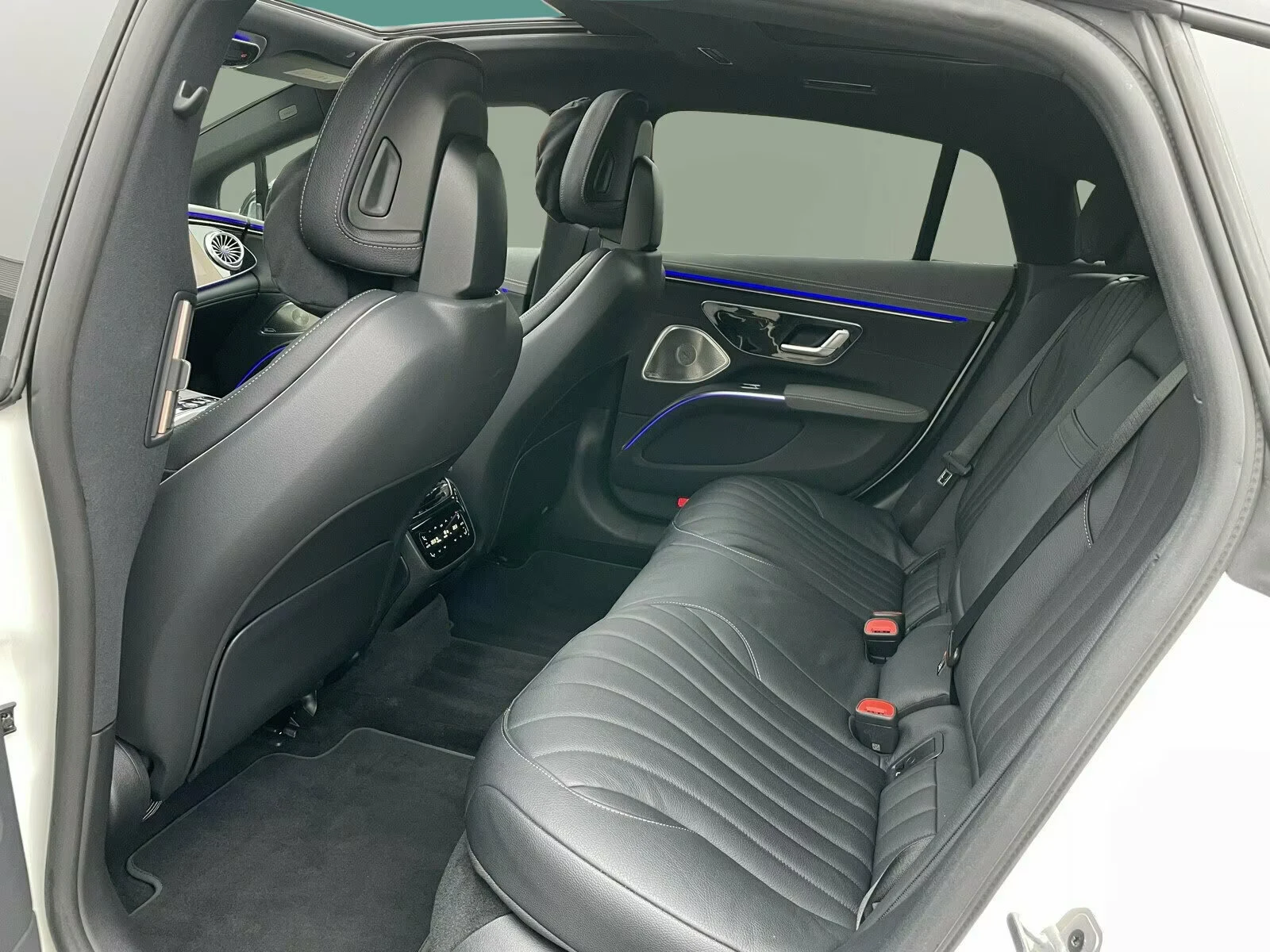 Mercedes-Benz EQS 450+ /333HP/AMG/360/PANO/BURM/DISTR/AIRM/165z, снимка 14 - Автомобили и джипове - 53874747