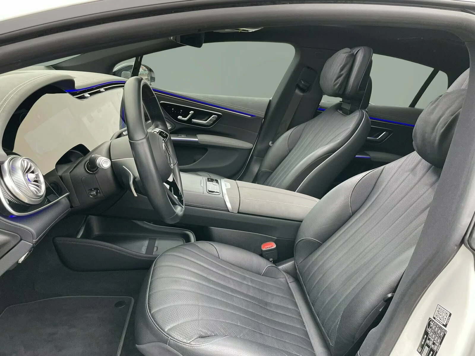 Mercedes-Benz EQS 450+ /333HP/AMG/360/PANO/BURM/DISTR/AIRM/165z, снимка 13 - Автомобили и джипове - 53874747