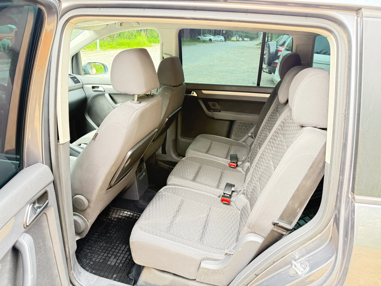 VW Touran 1.9 TDI 105 к.с., снимка 14 - Автомобили и джипове - 54470057