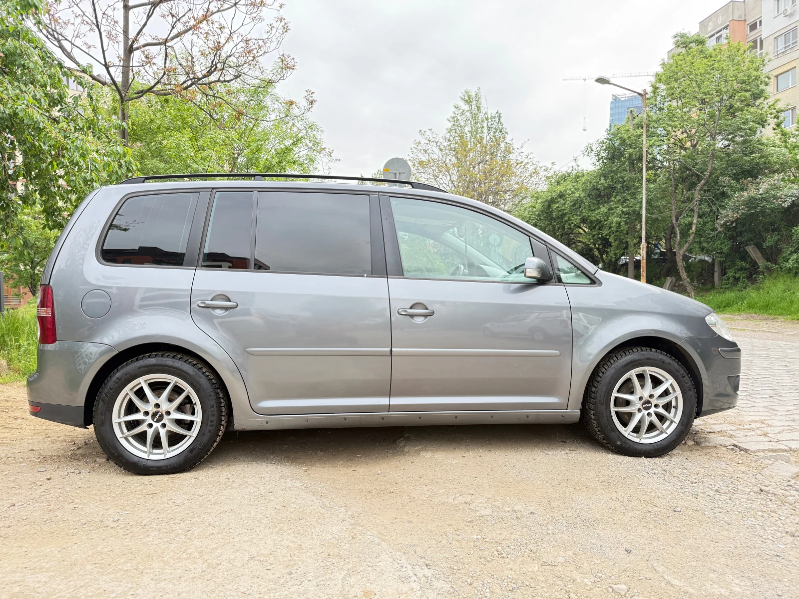 VW Touran 1.9 TDI 105 к.с., снимка 6 - Автомобили и джипове - 54470057